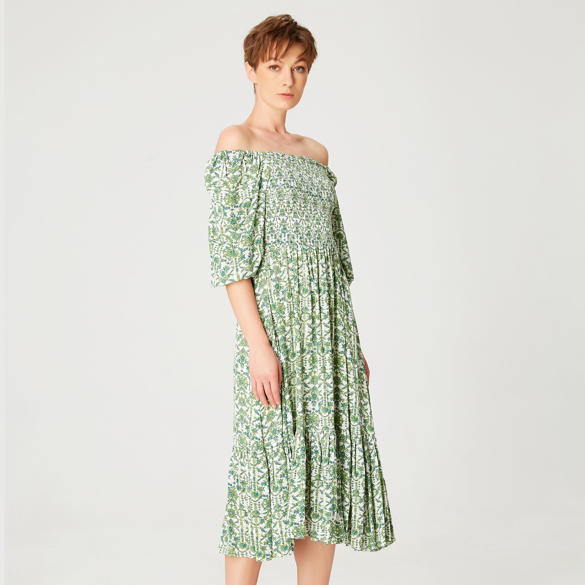 Robe smockée évasée à col carré et imprimé fleuri