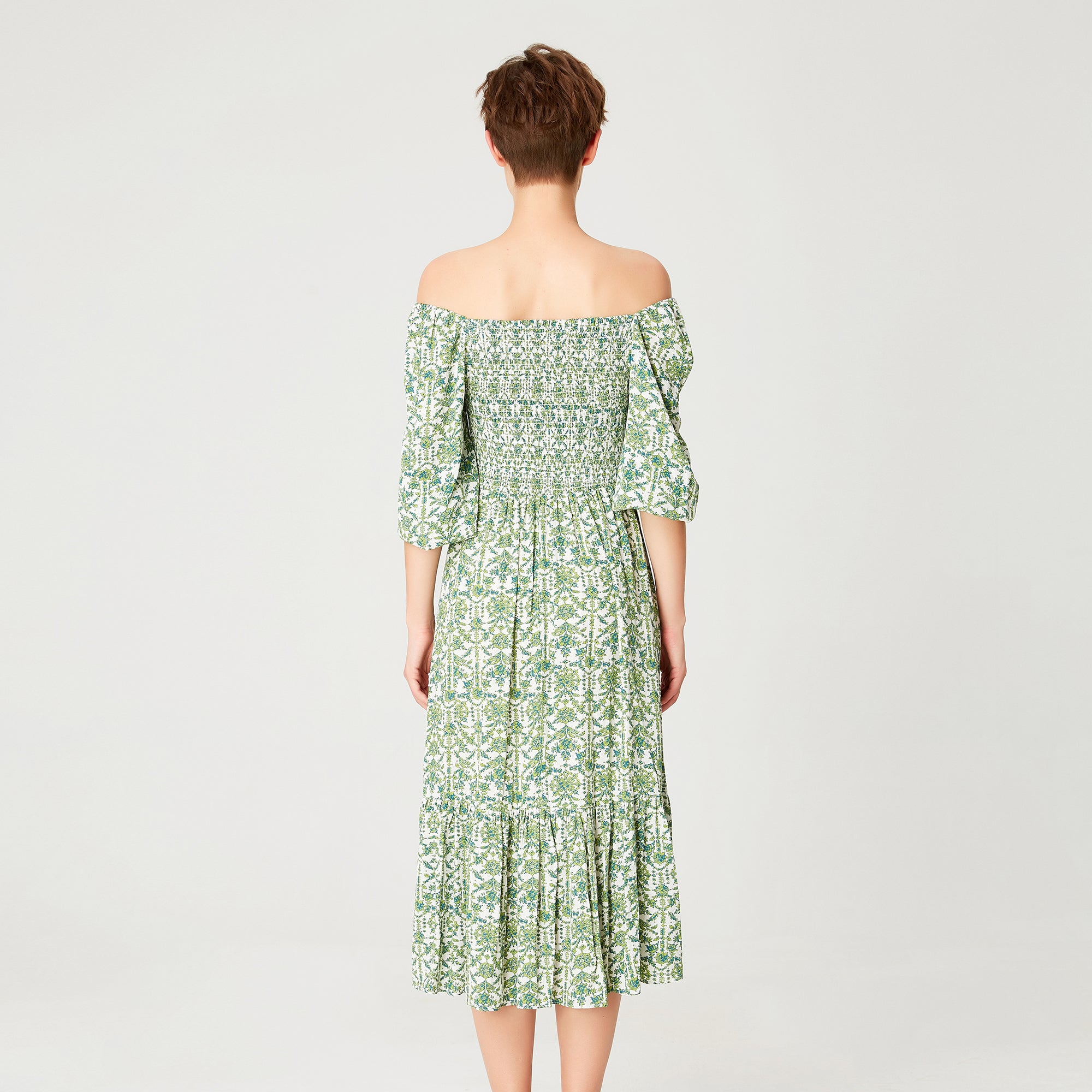Robe smockée évasée à col carré et imprimé fleuri