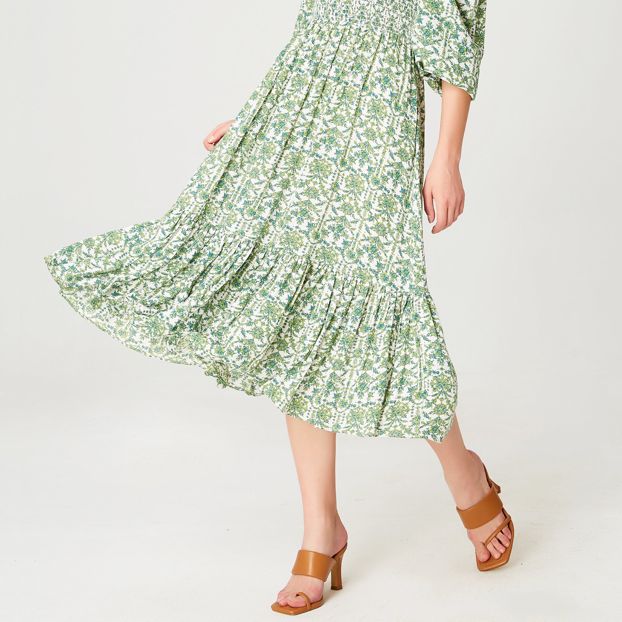 Robe smockée évasée à col carré et imprimé fleuri