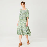 Robe smockée évasée à col carré et imprimé fleuri