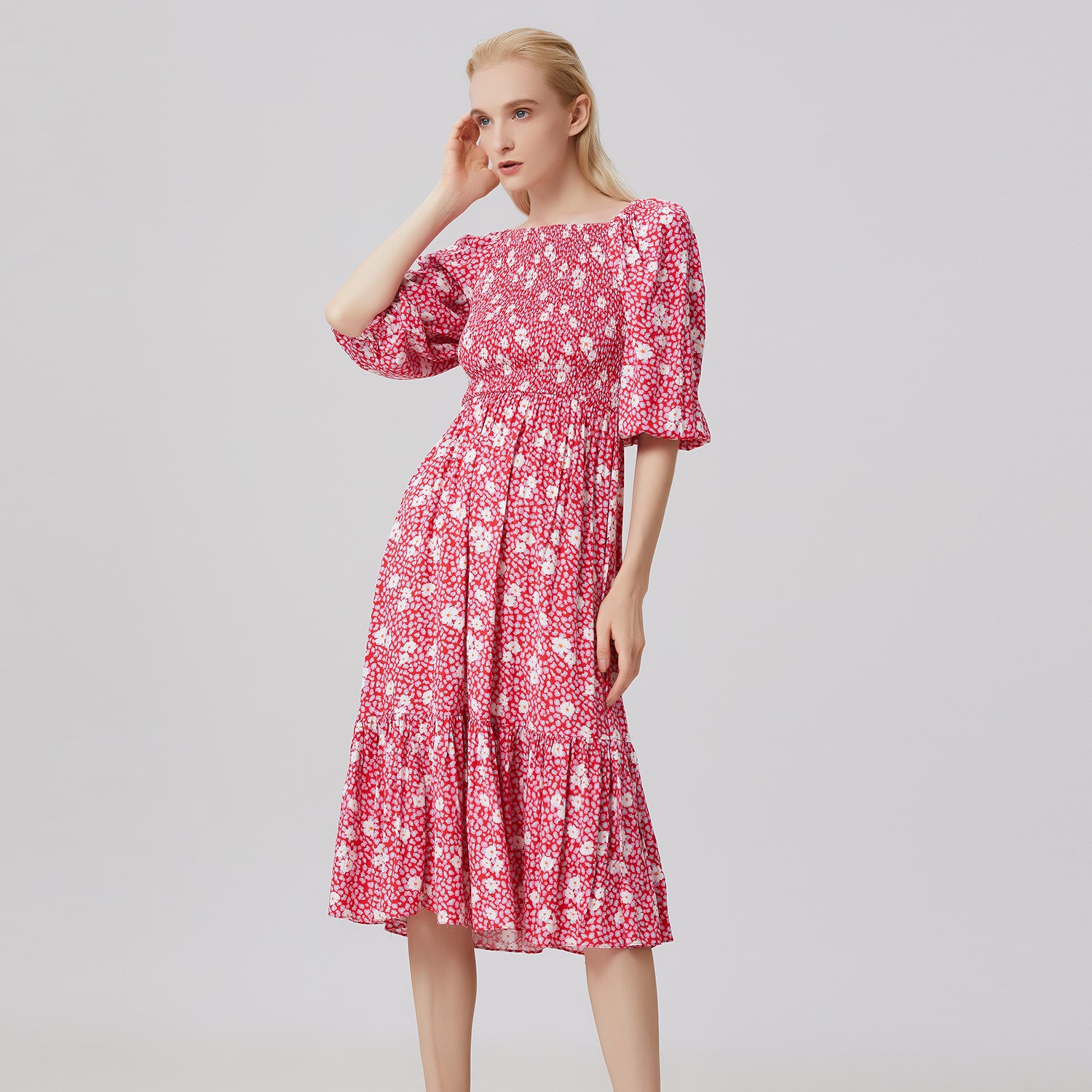 Robe smockée manches 3/4 évasée à col carré et imprimé floral