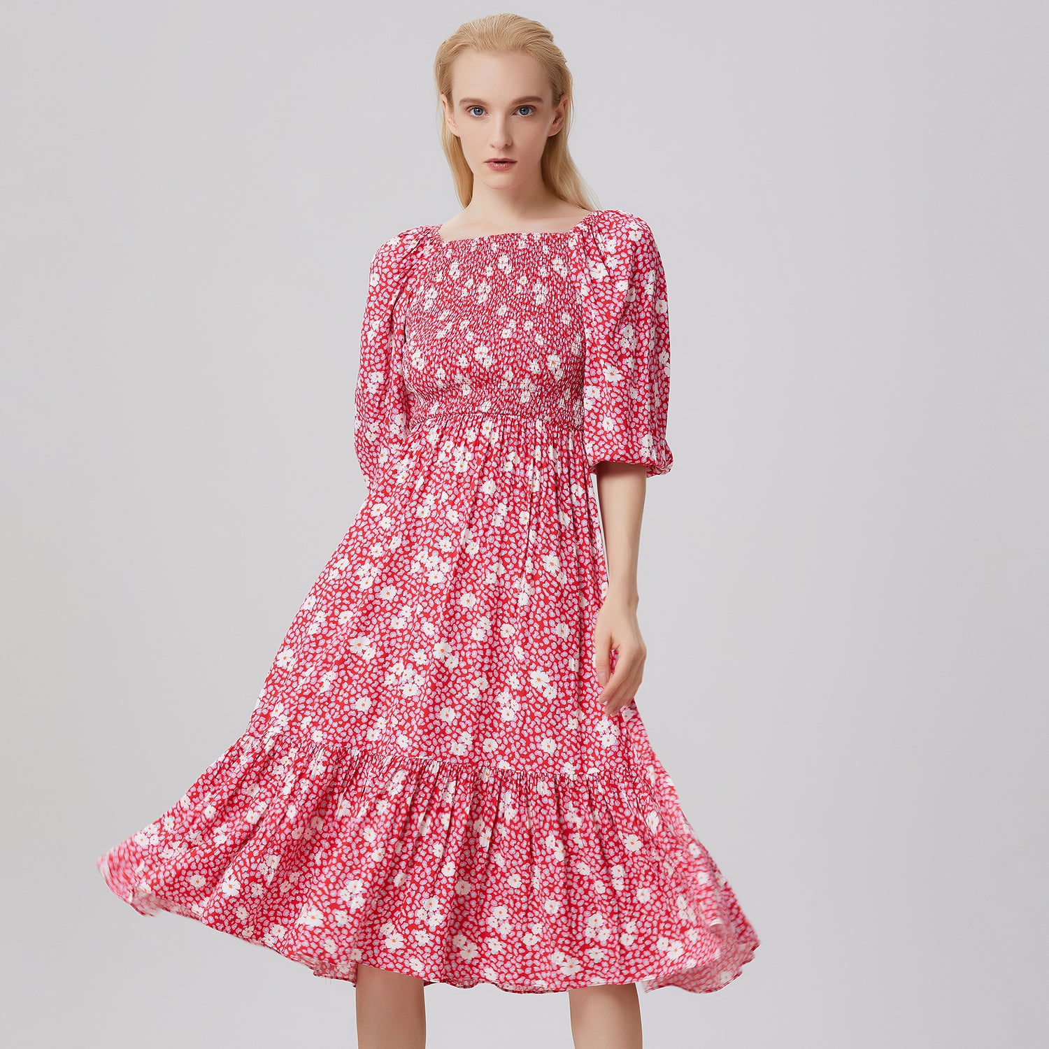 Robe smockée manches 3/4 évasée à col carré et imprimé floral