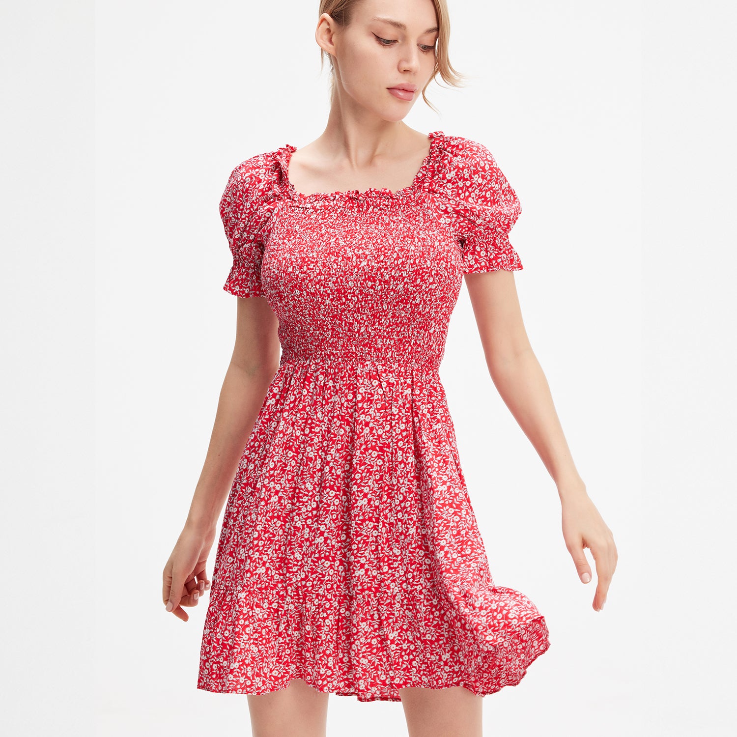 Robe courte à buste smocké et imprimé liberty