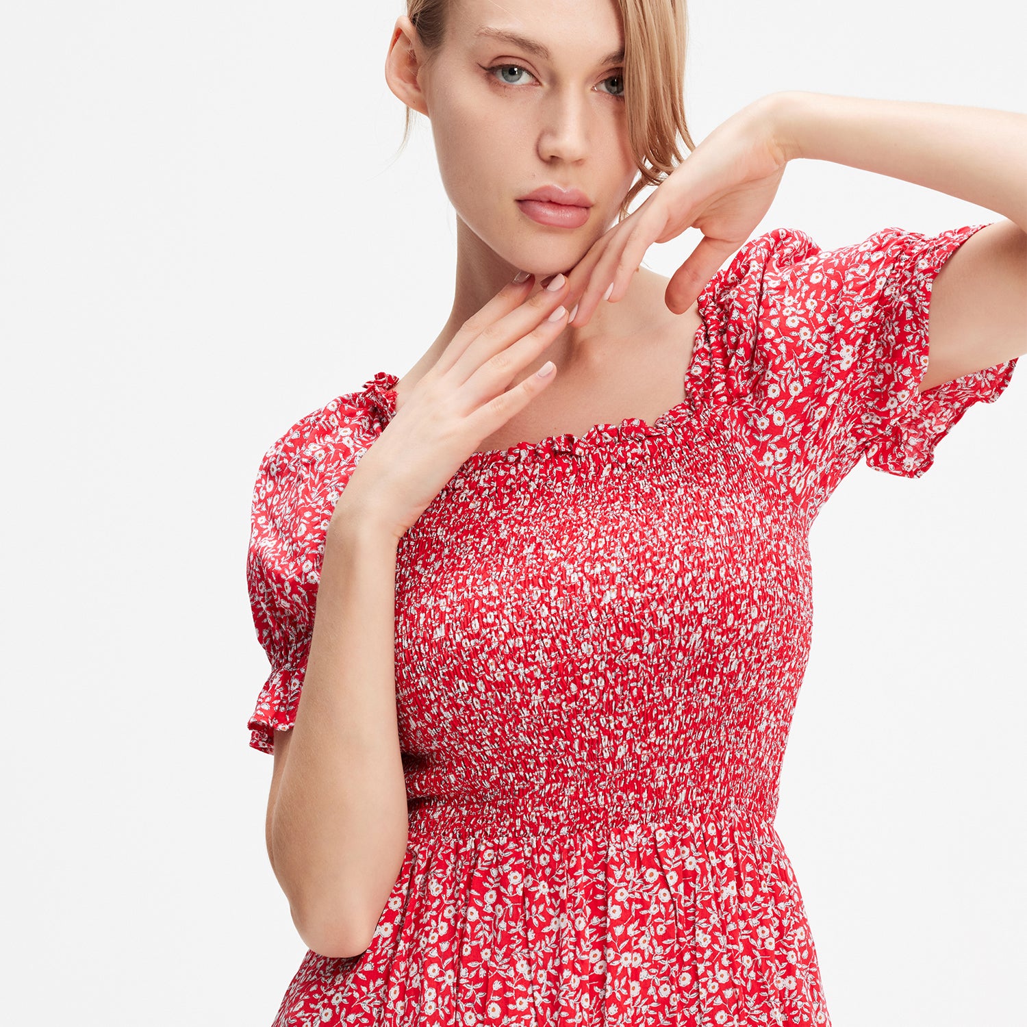 Robe courte à buste smocké et imprimé liberty