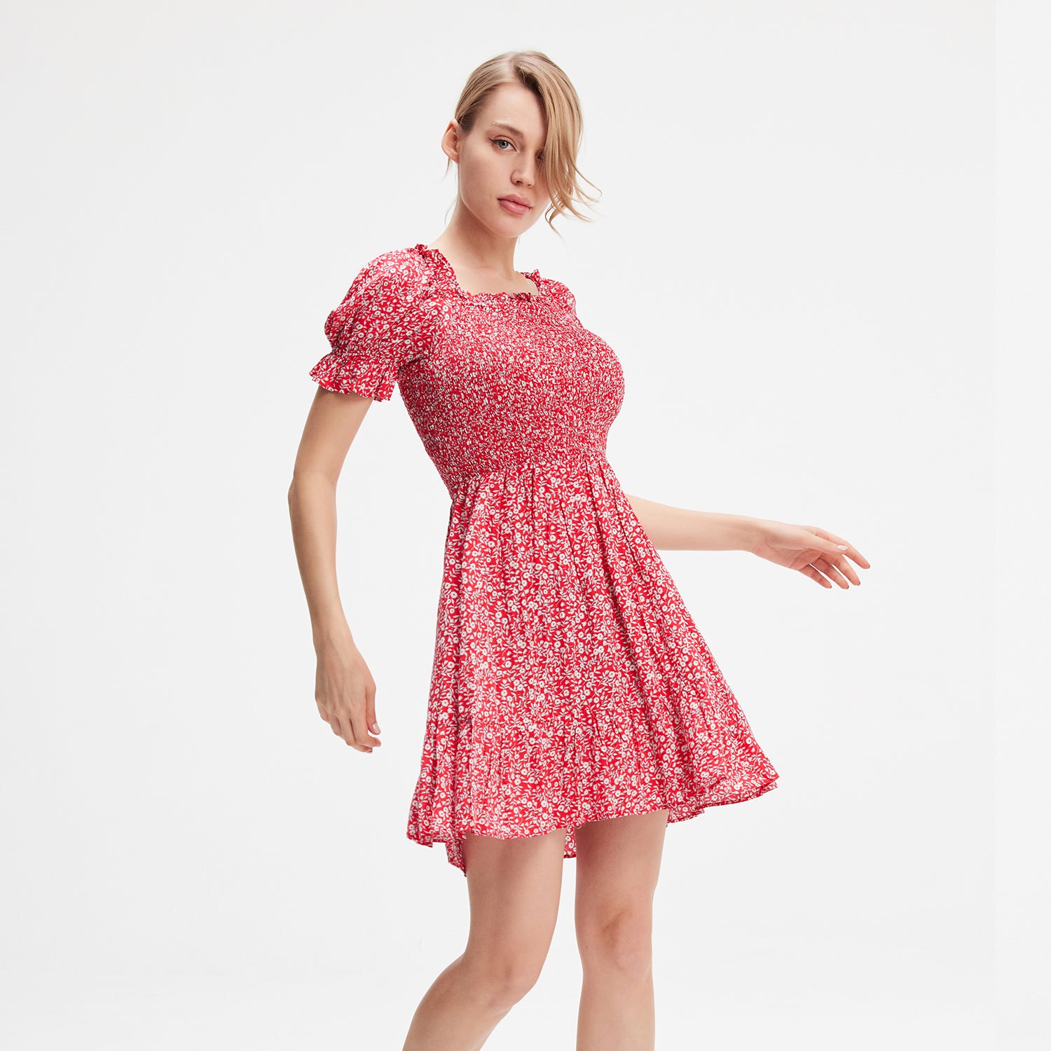 Robe courte à buste smocké et imprimé liberty