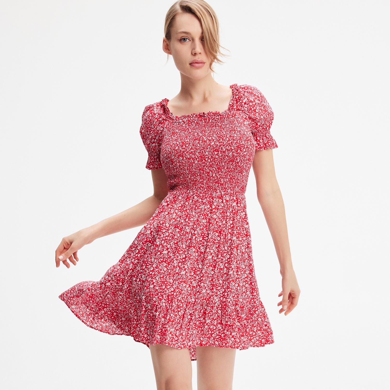 Robe courte à buste smocké et imprimé liberty