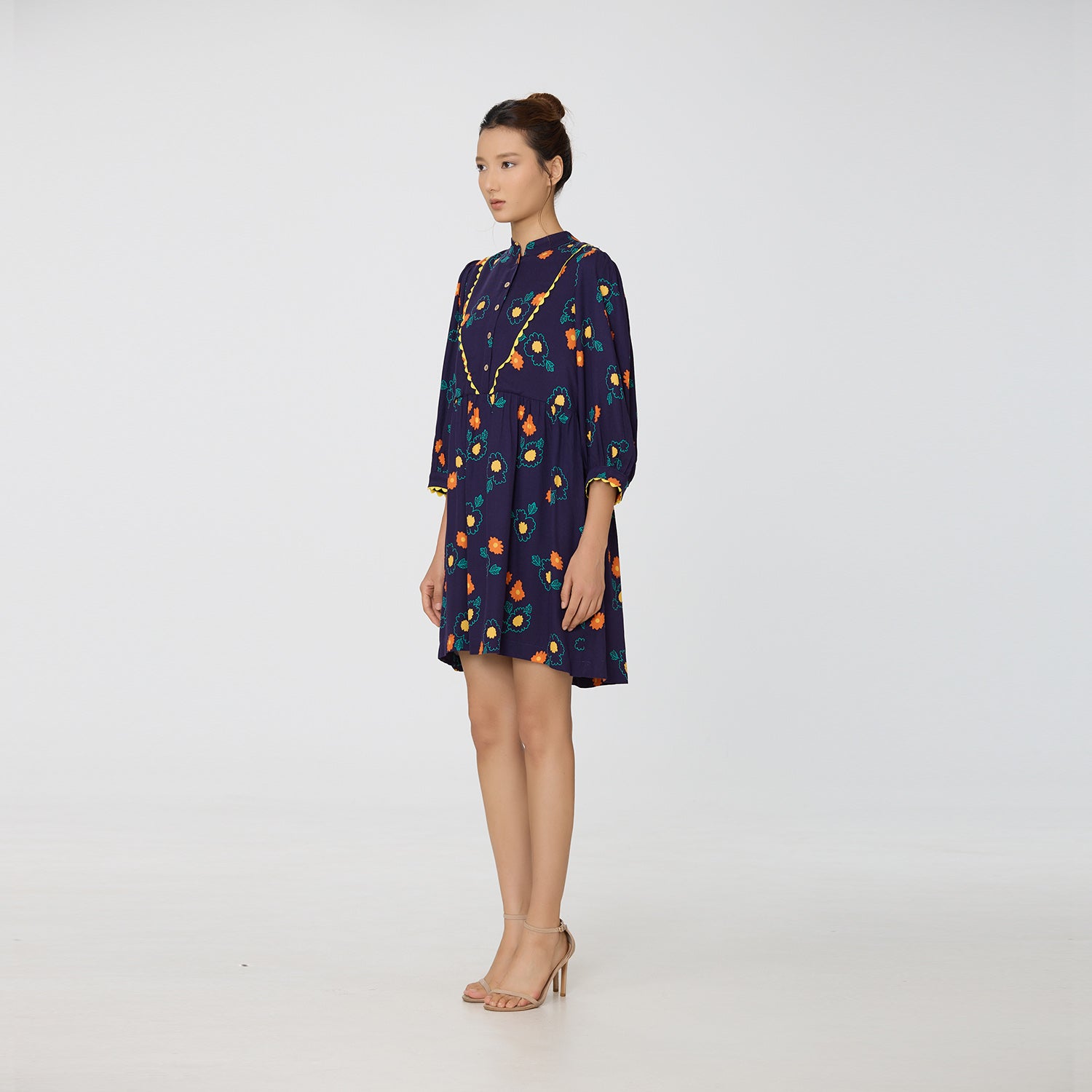Robe tunique à imprimé fleuri abstrait et galon contrasté