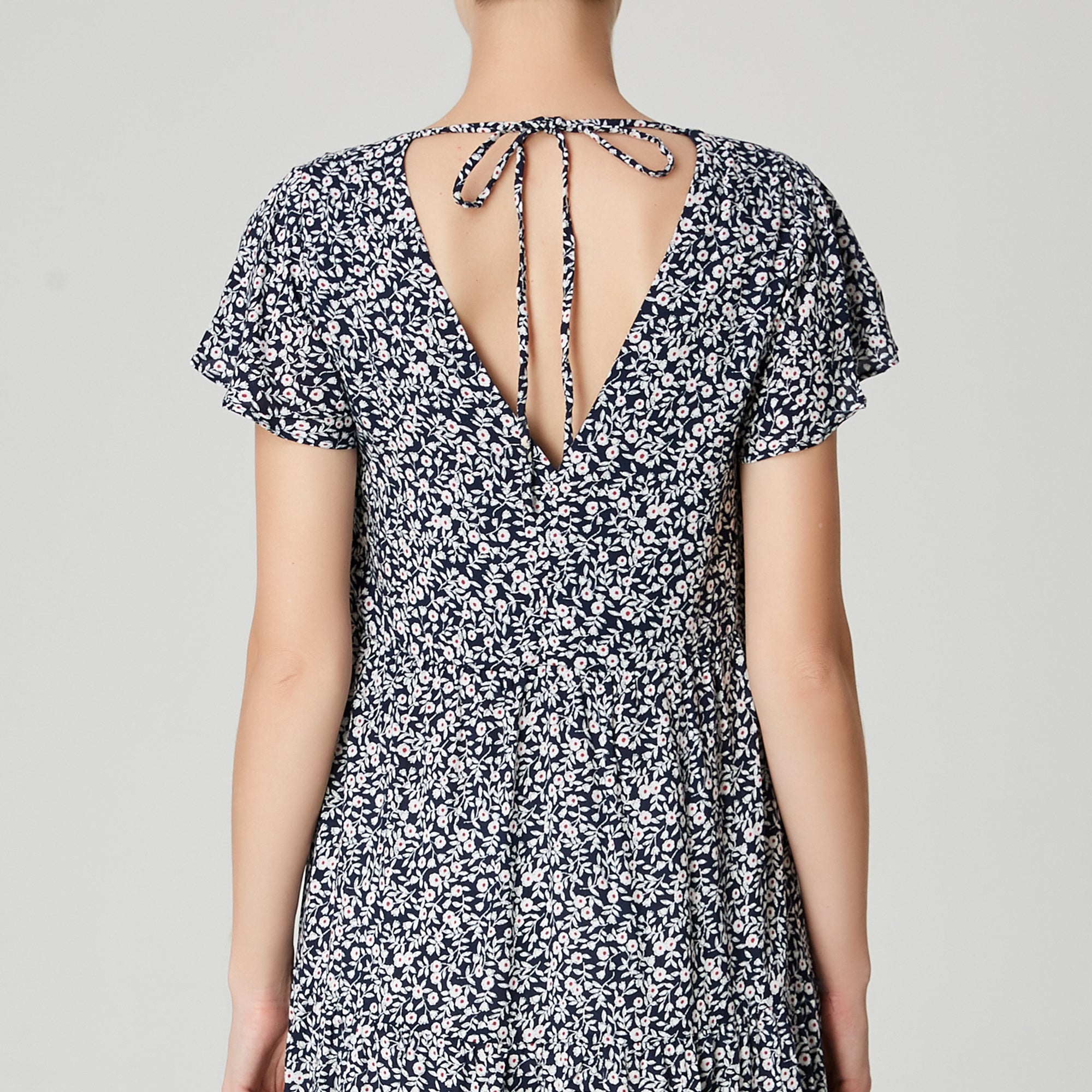 Robe tunique ample à imprimé floral et échancrure dos