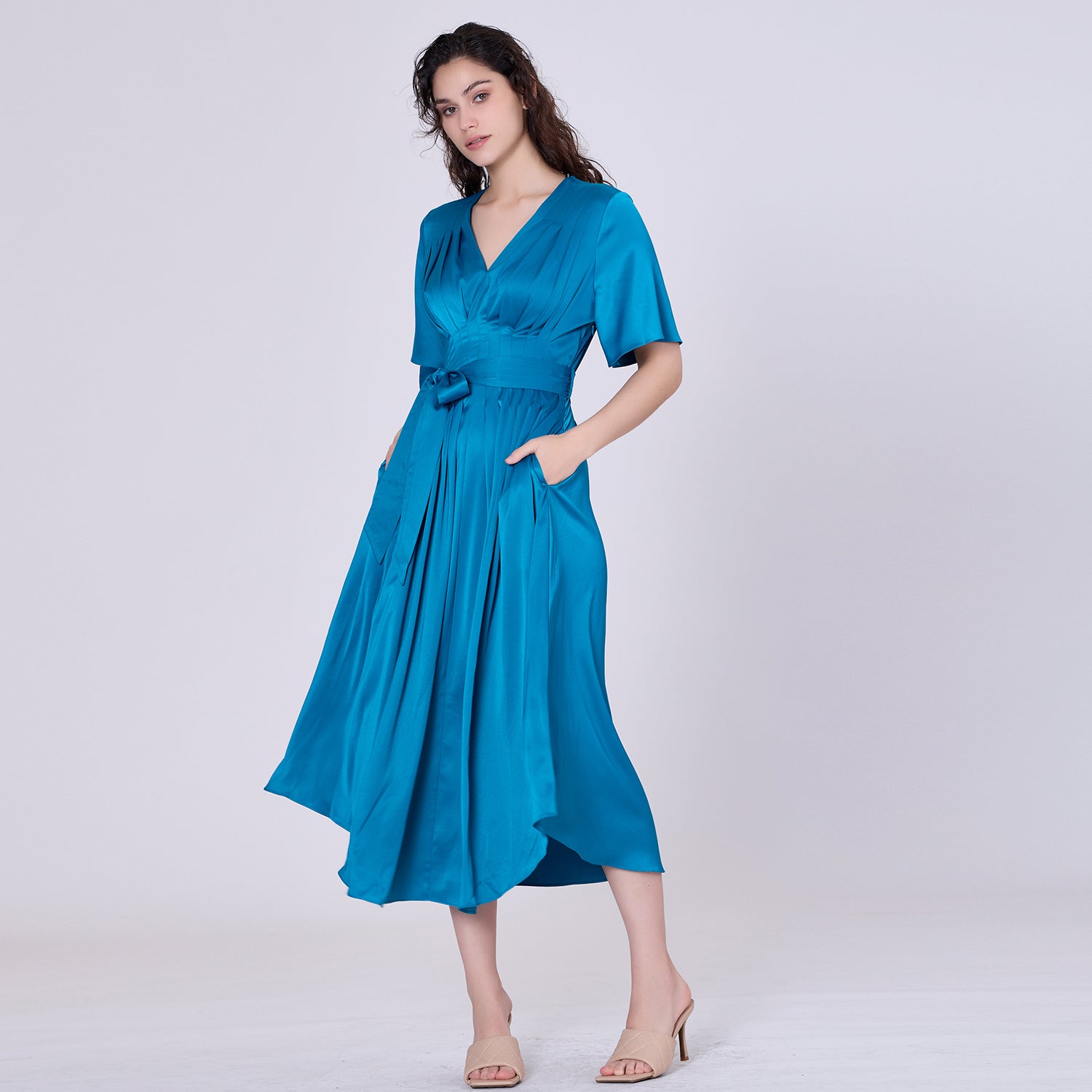 Robe cocktail à plis piqués