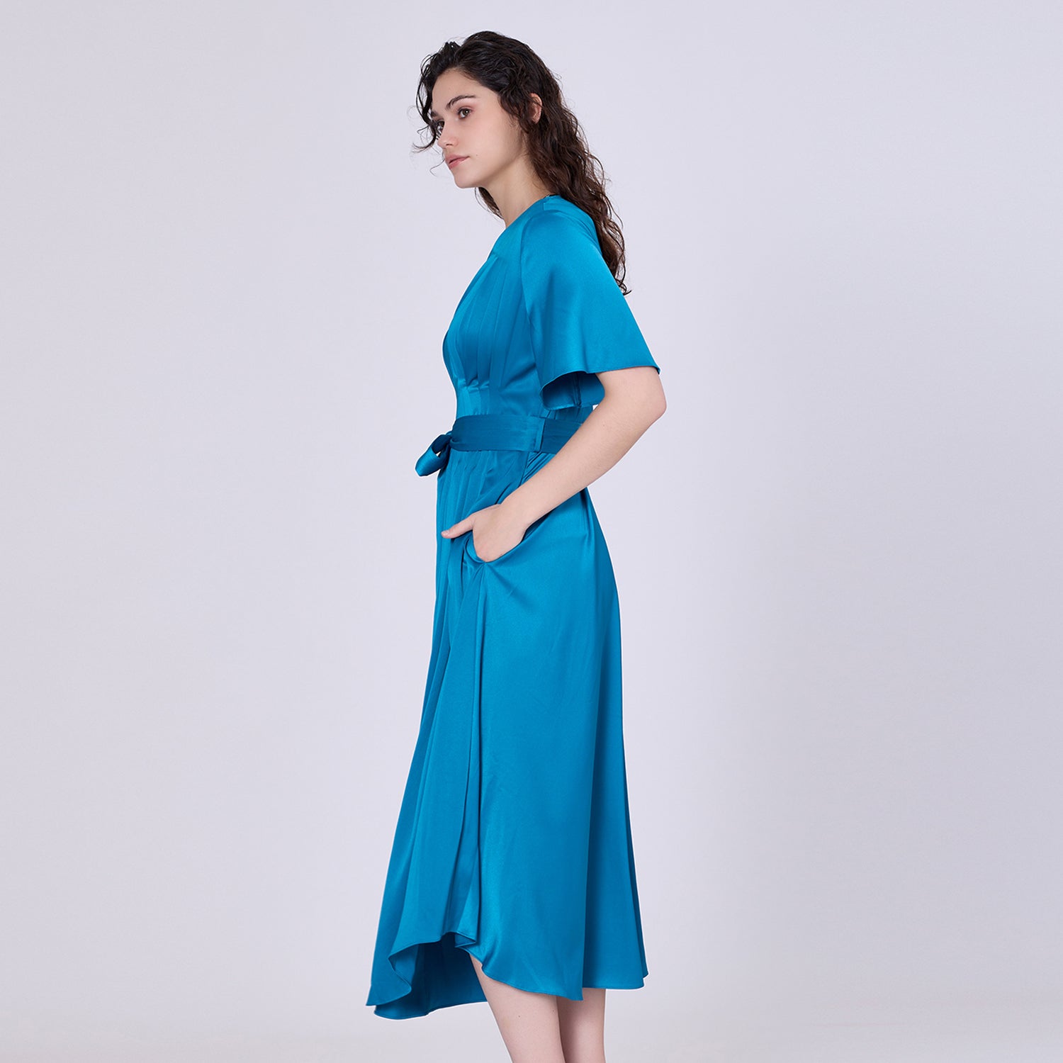 Robe cocktail à plis piqués