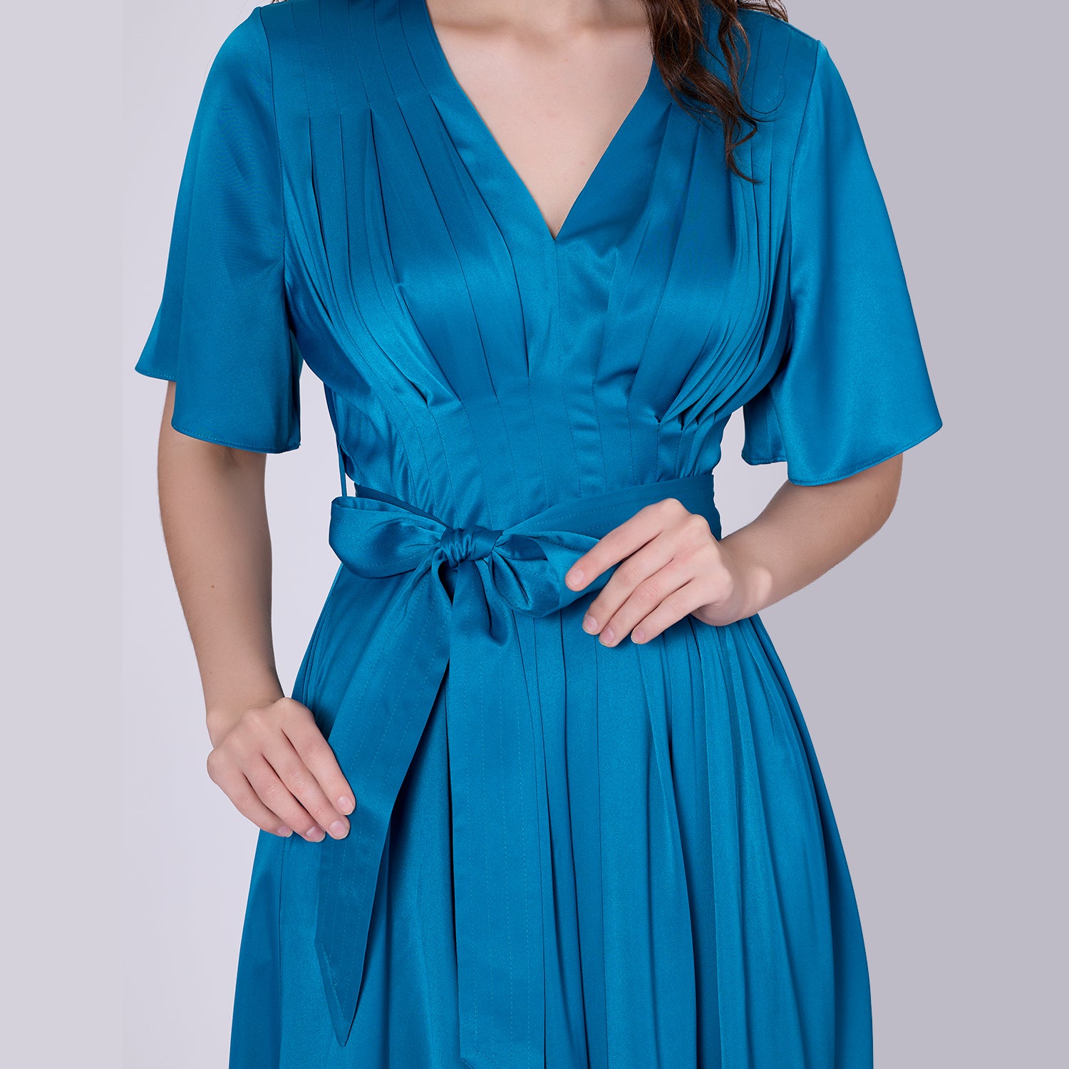 Robe cocktail à plis piqués