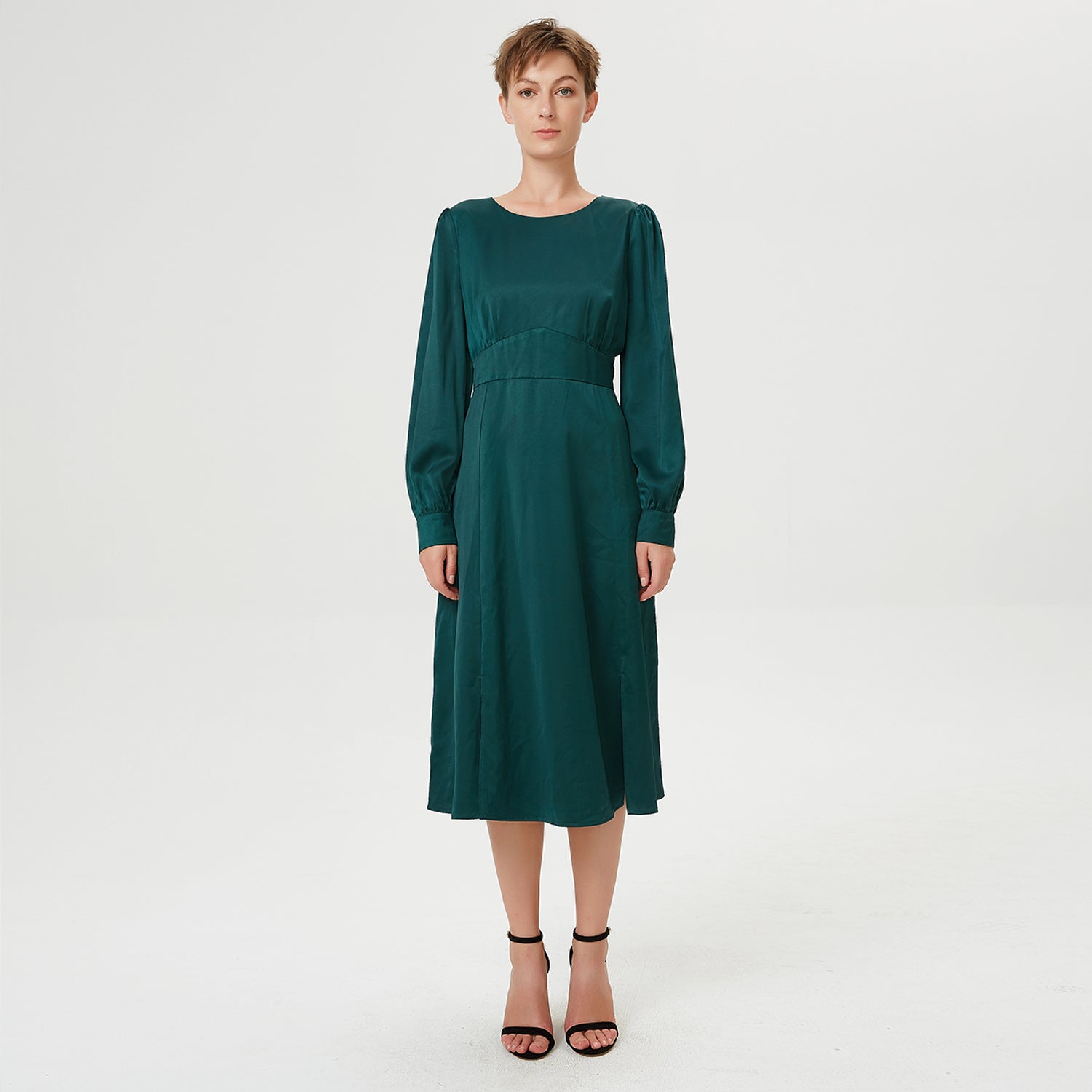 Robe chemisier fluide ajustée et évasée