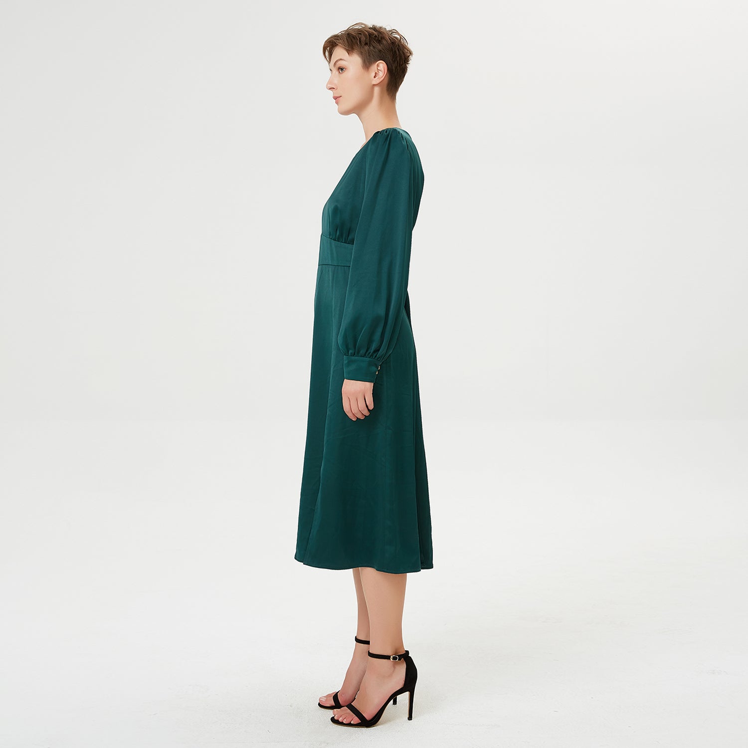 Robe chemisier fluide ajustée et évasée