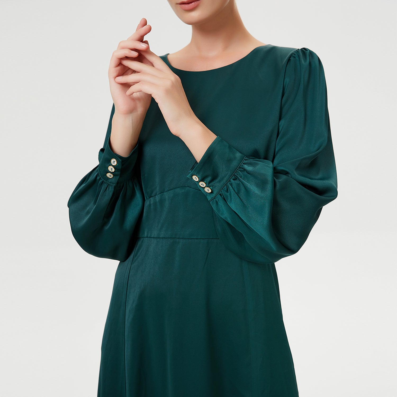 Robe chemisier fluide ajustée et évasée
