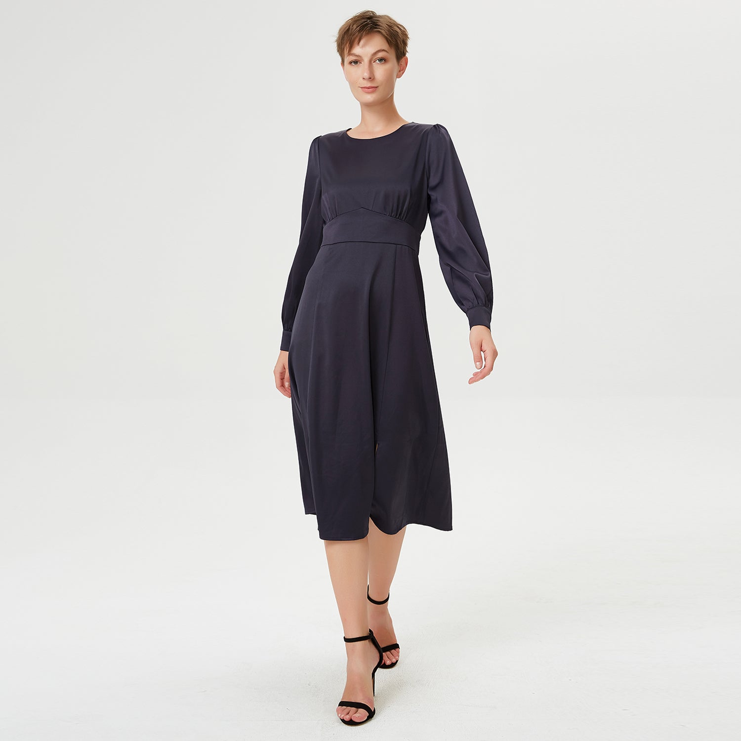 Robe chemisier fluide ajustée et évasée