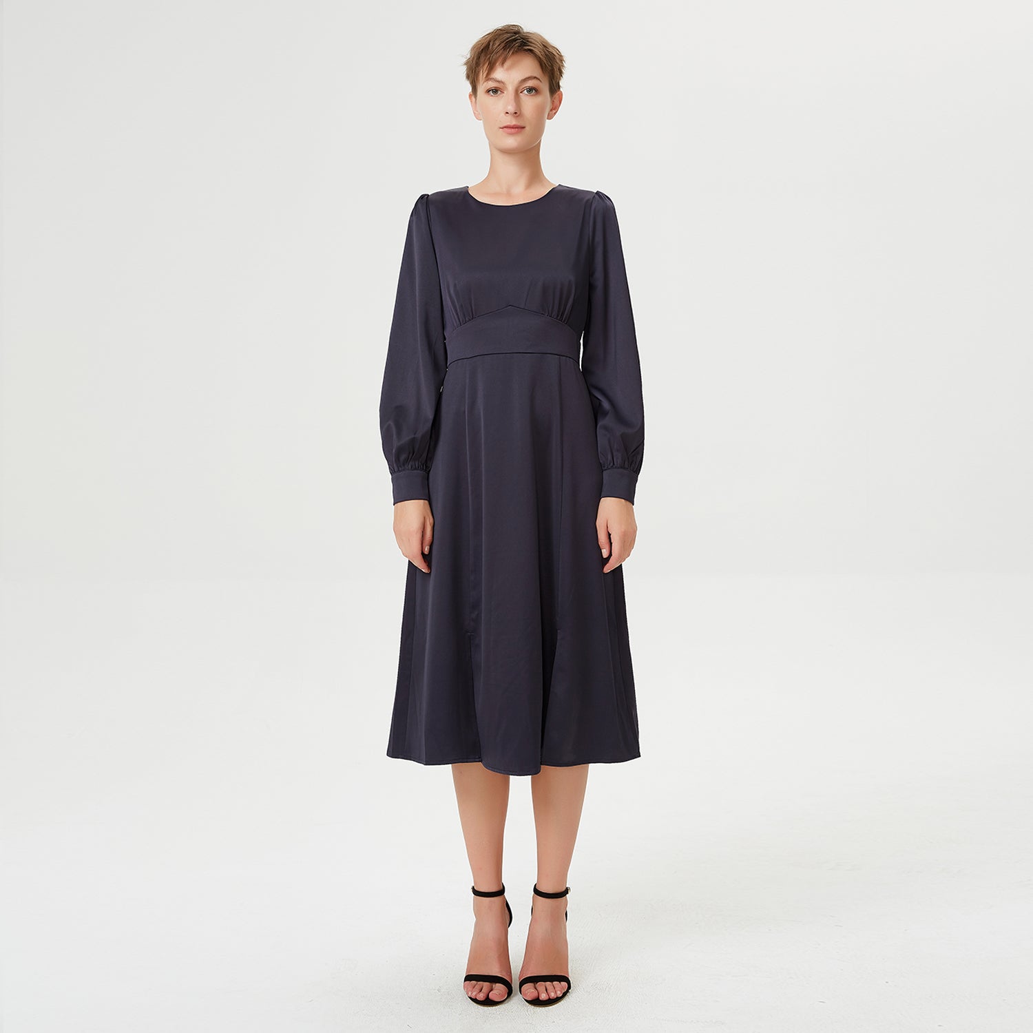 Robe chemisier fluide ajustée et évasée