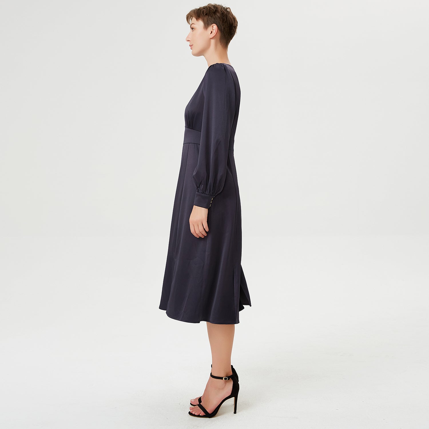 Robe chemisier fluide ajustée et évasée