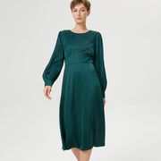 Robe chemisier fluide ajustée et évasée