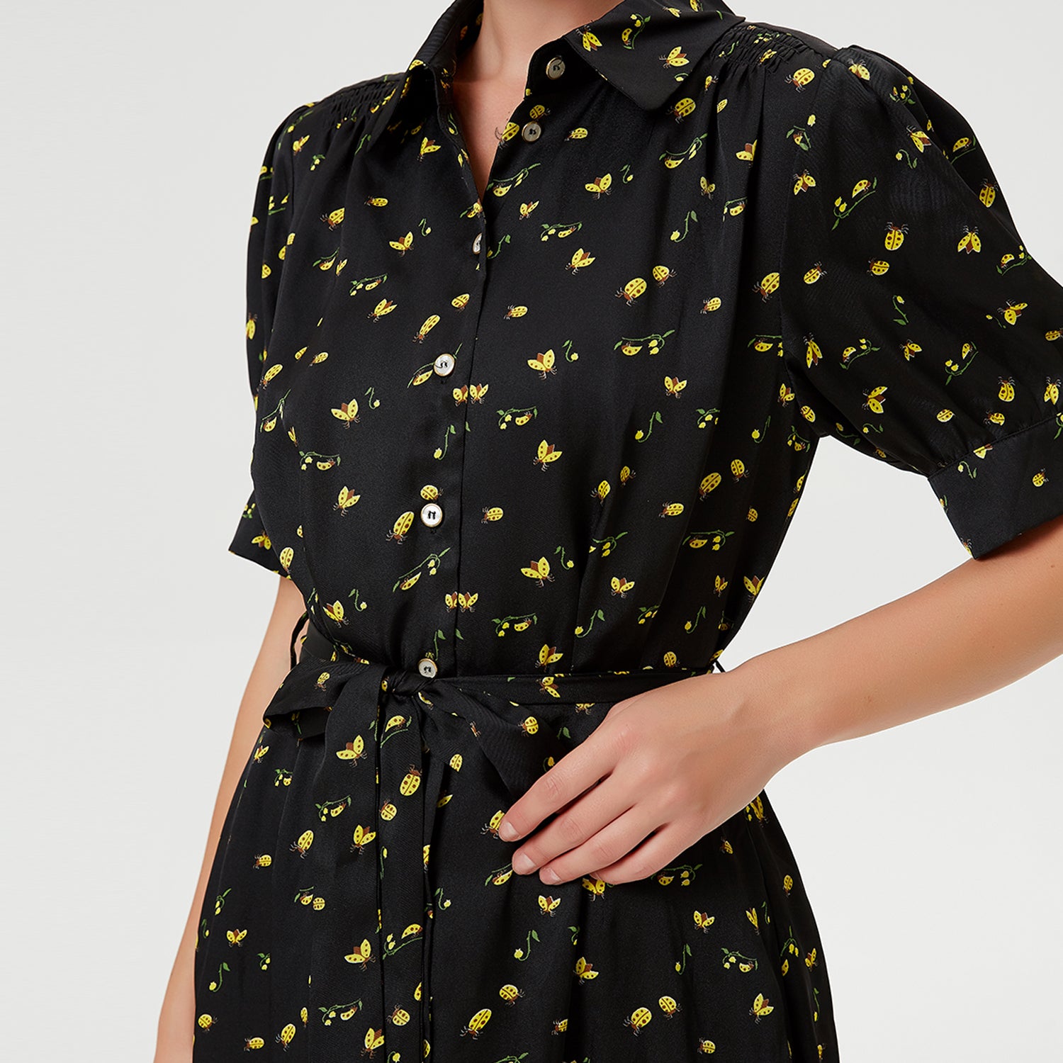 Robe chemise à manches bouffantes et imprimé coccinelles