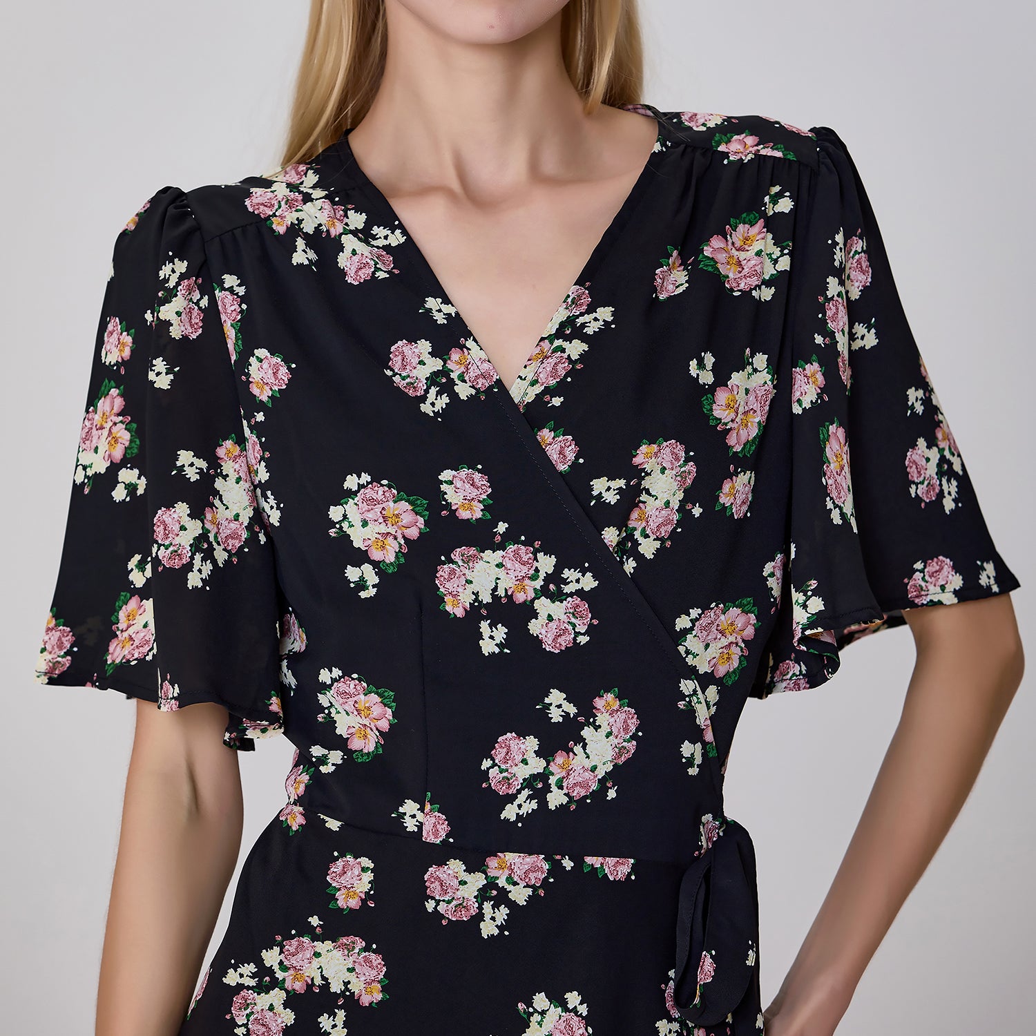 Robe courte portefeuille à imprimé floral