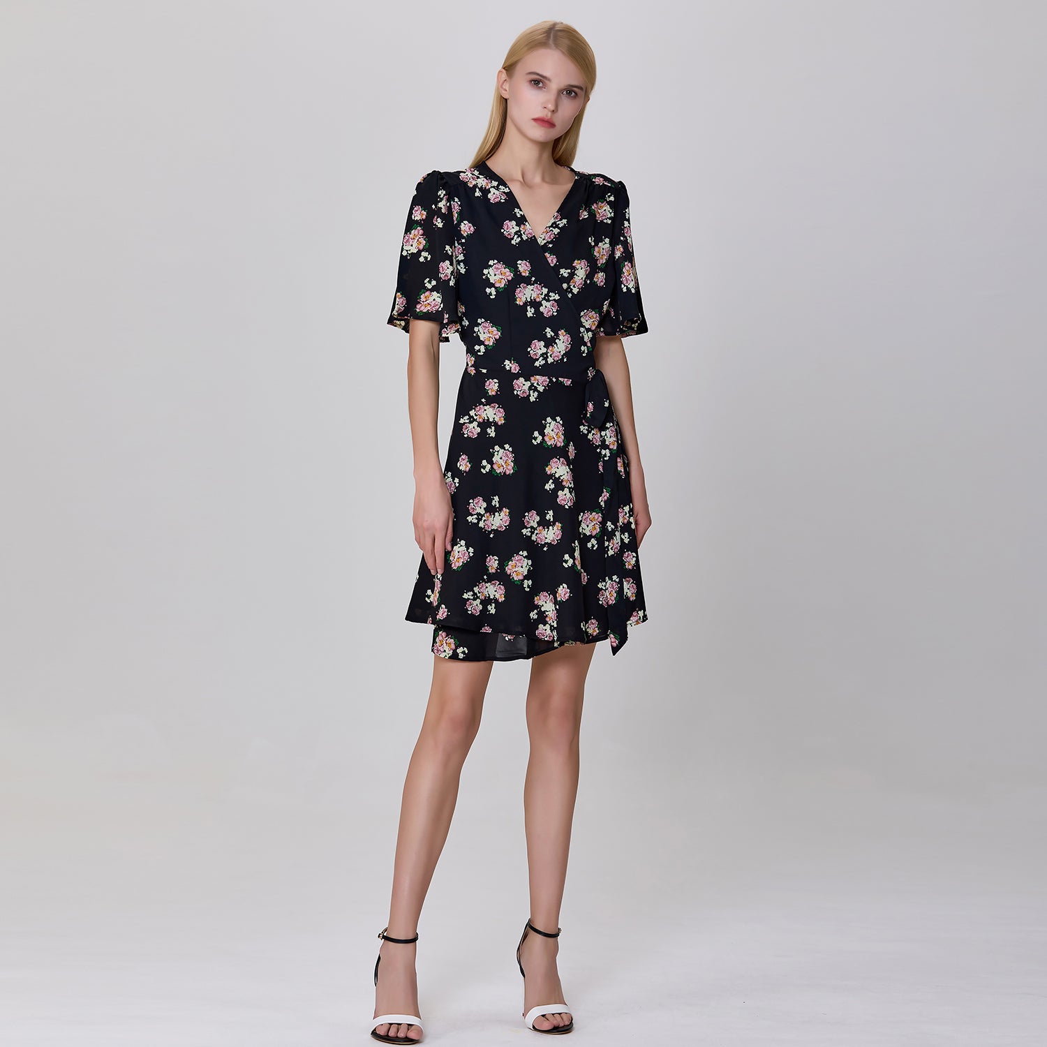 Robe courte portefeuille à imprimé floral