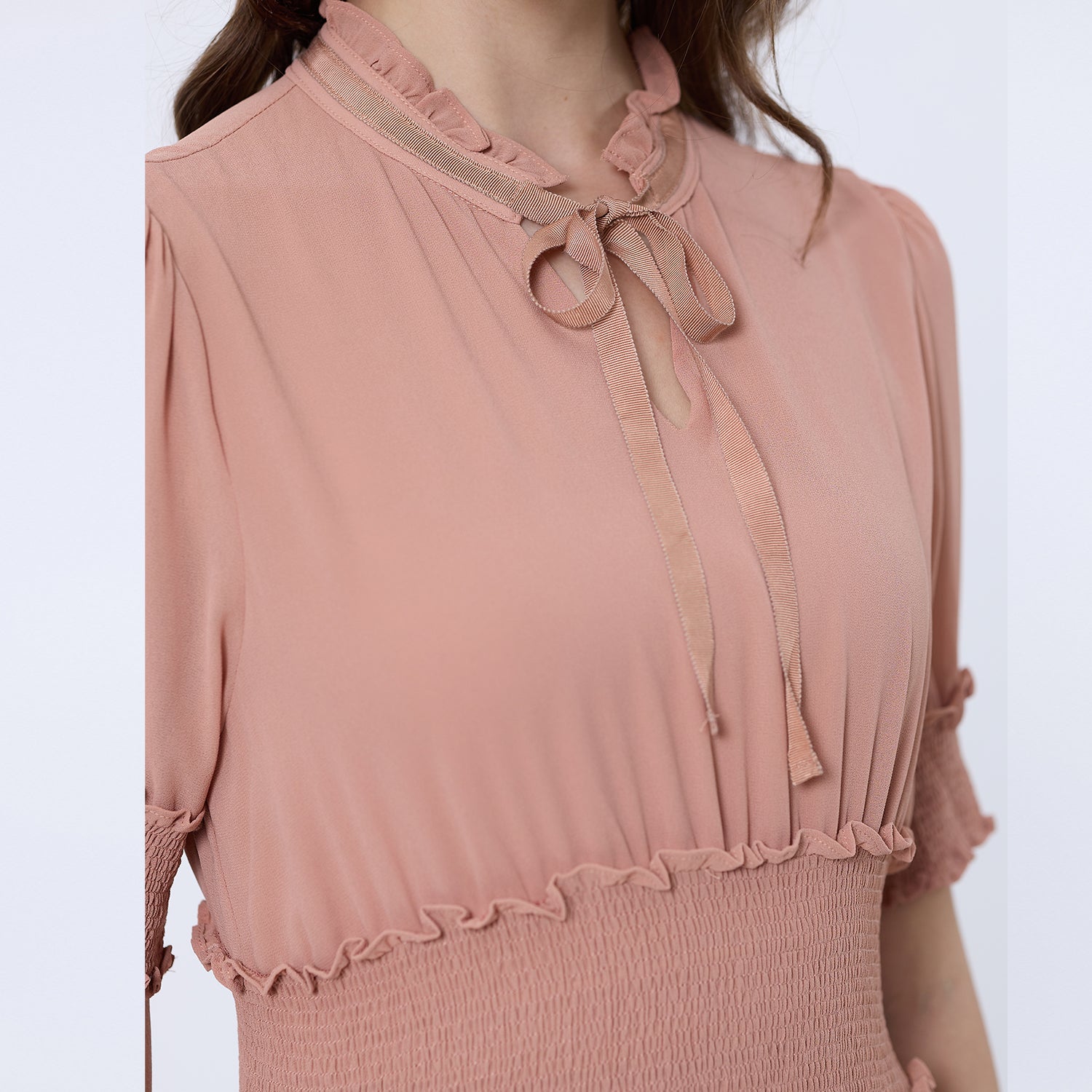 Robe mousseline à smocks et petits volants