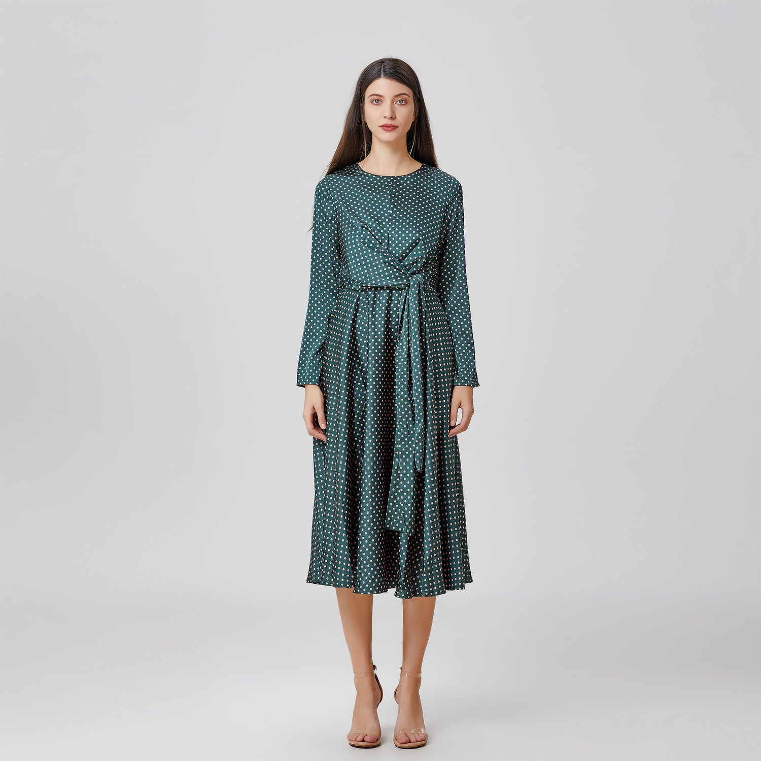 Robe satin midi évasée à panneaux noués