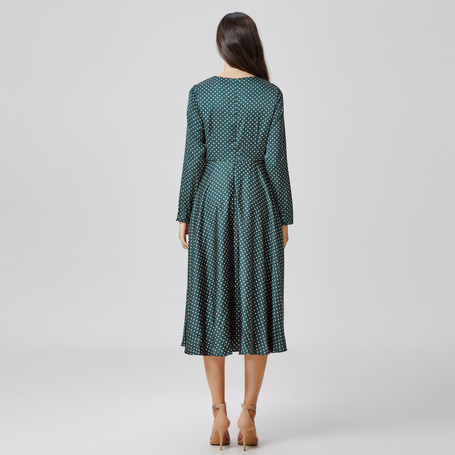 Robe satin midi évasée à panneaux noués