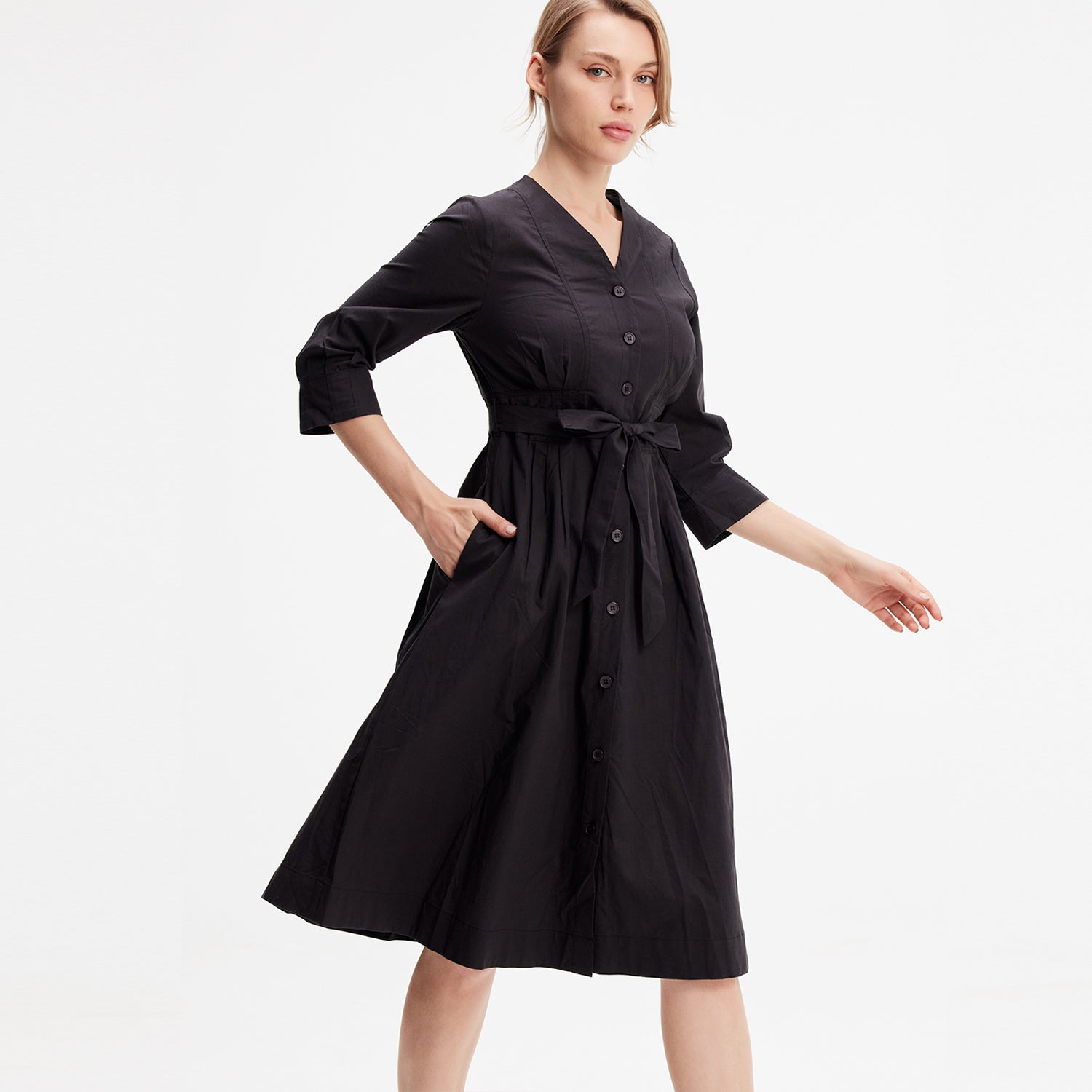 Robe chemise minimaliste en coton à ceinture nouée