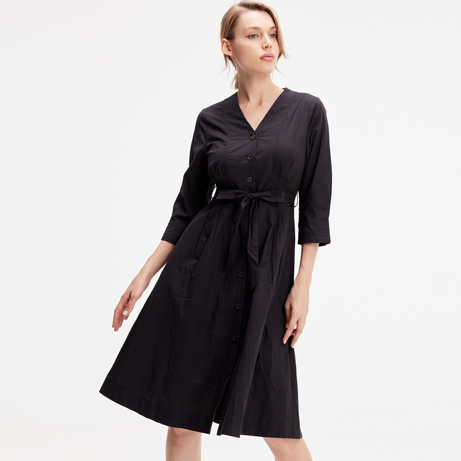 Robe chemise minimaliste en coton à ceinture nouée