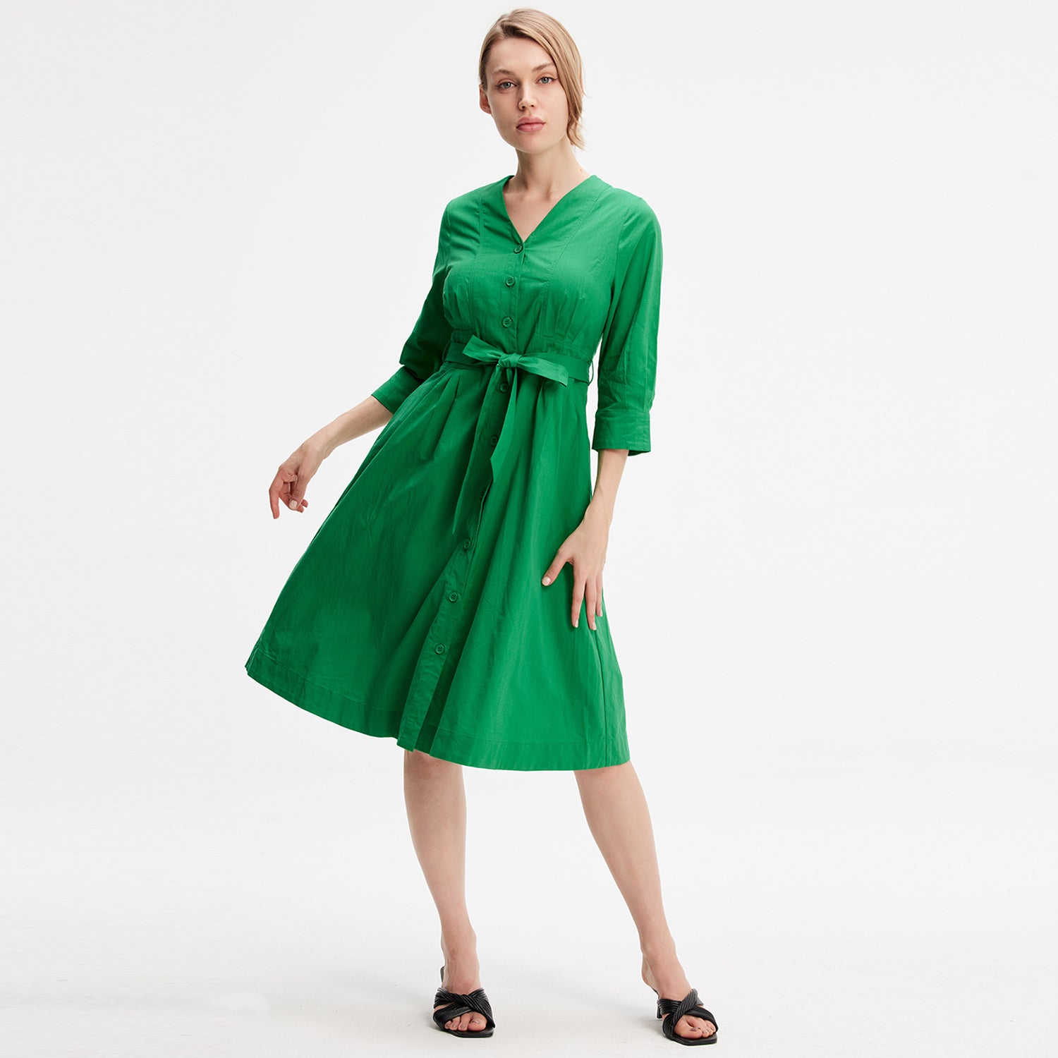 Robe chemise minimaliste en coton à ceinture nouée