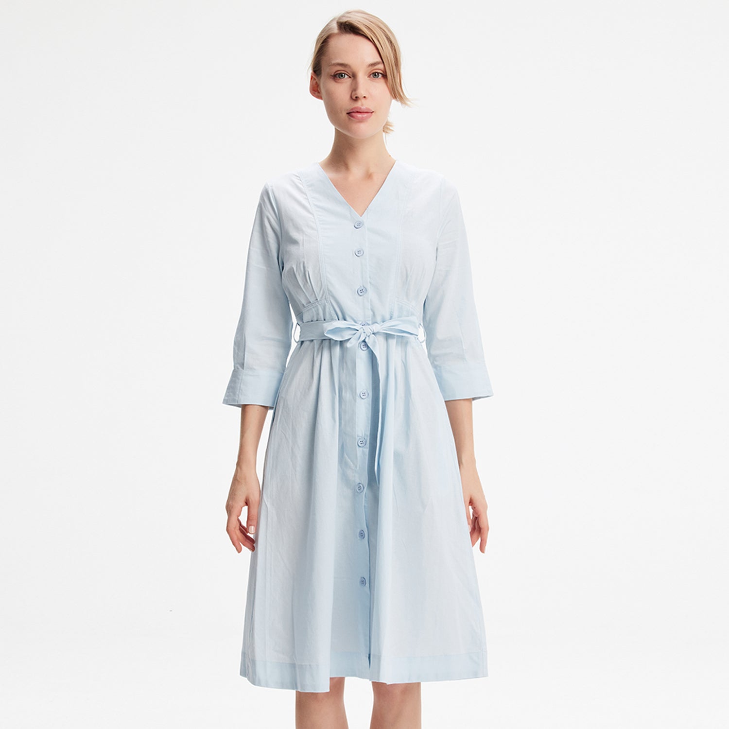 Robe chemise minimaliste en coton à ceinture nouée