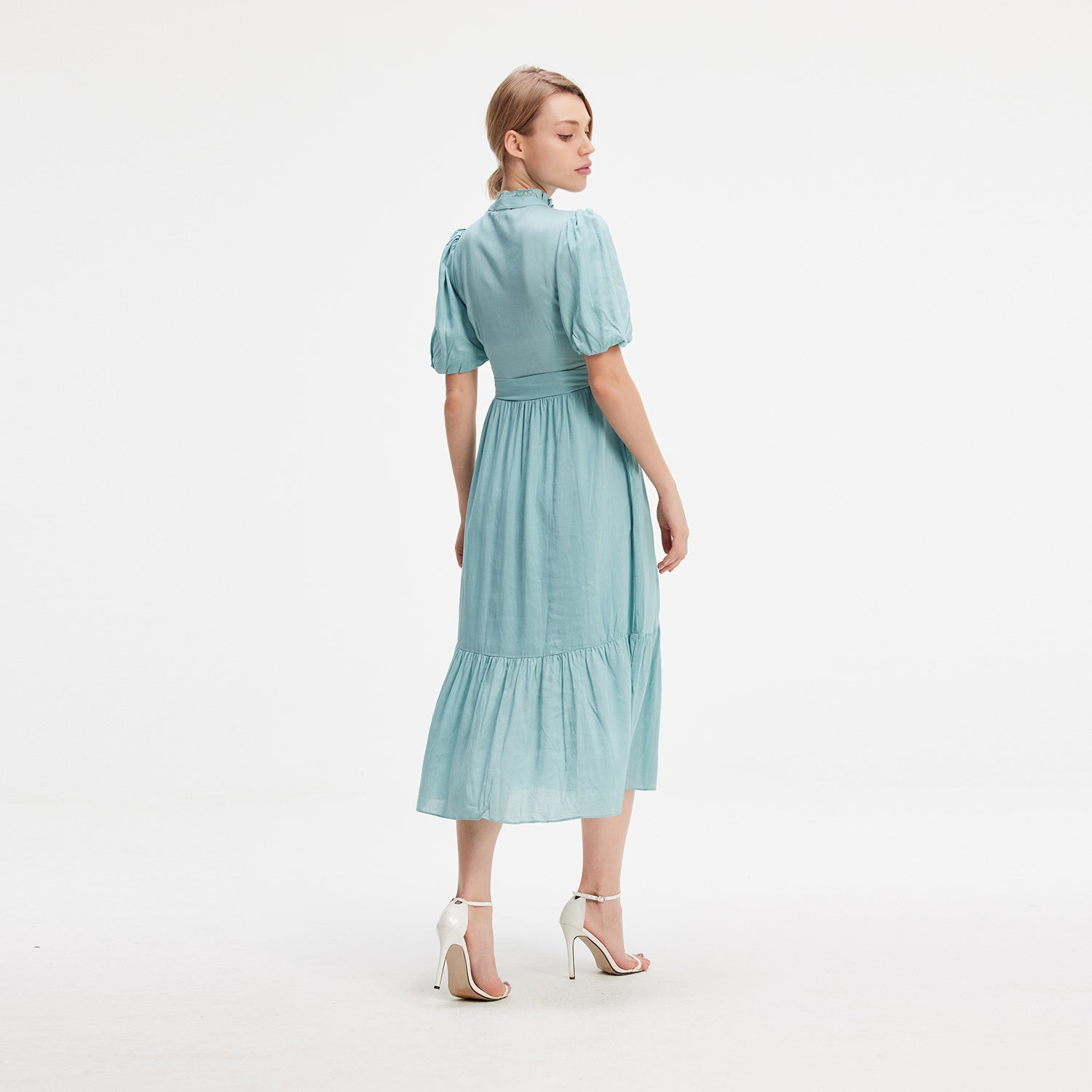 Robe-blouse brodée en coton