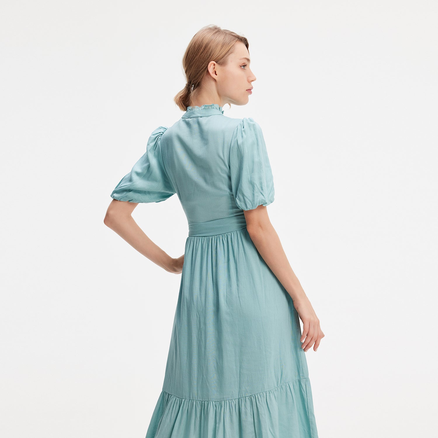 Robe-blouse brodée en coton