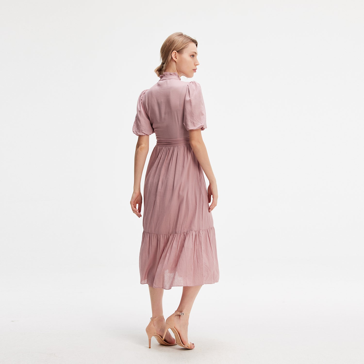 Robe-blouse brodée en coton