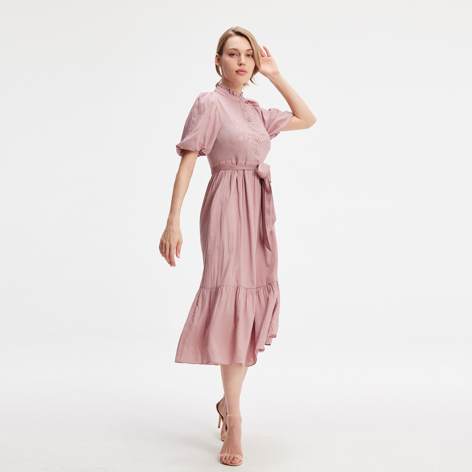 Robe-blouse brodée en coton