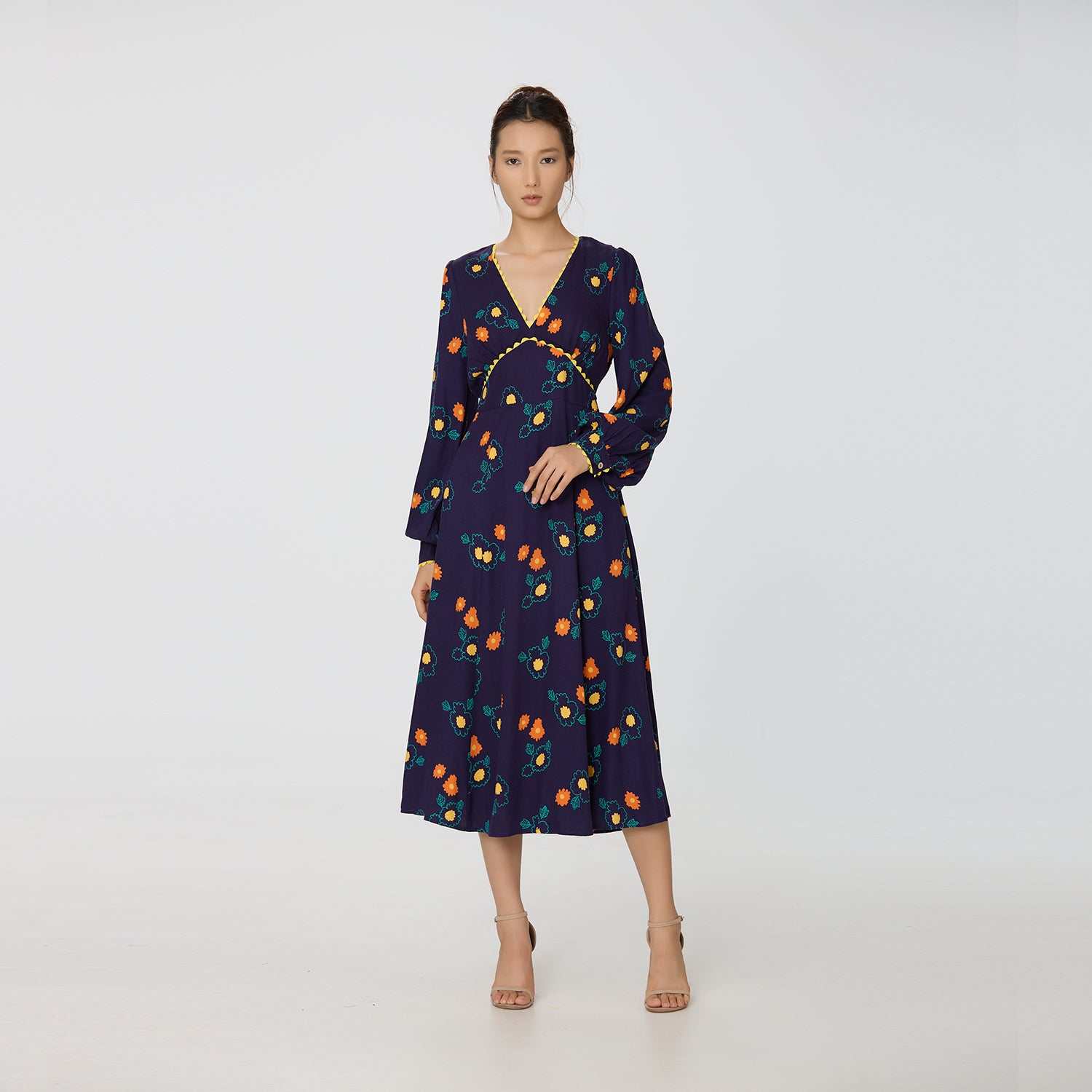 Robe à col en V et imprimé floral abstrait et galon contrasté