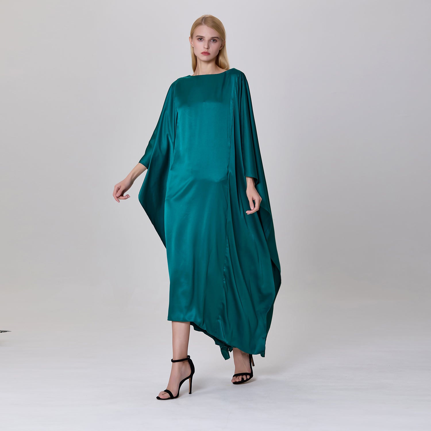 Robe longue caftan en satin