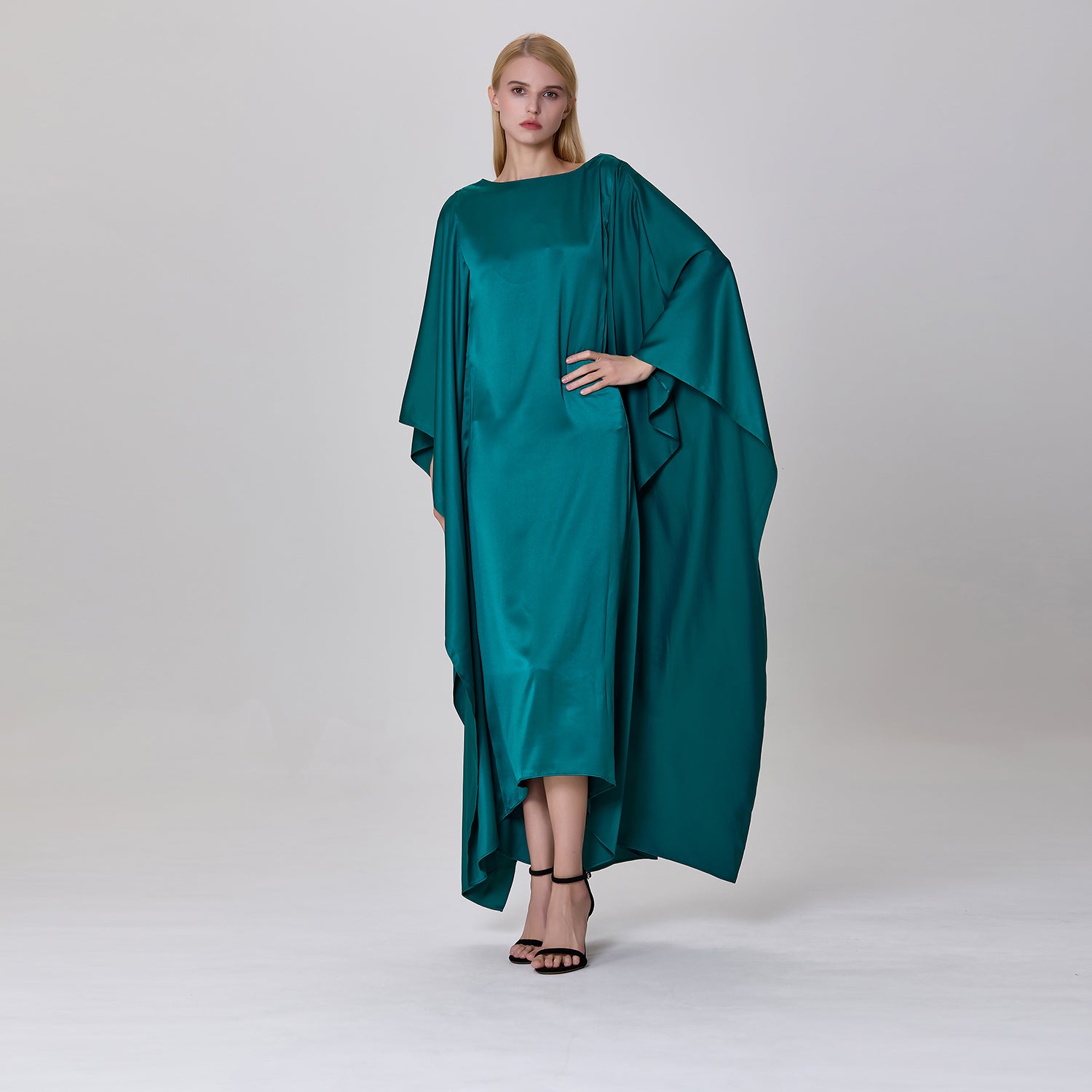Robe longue caftan en satin