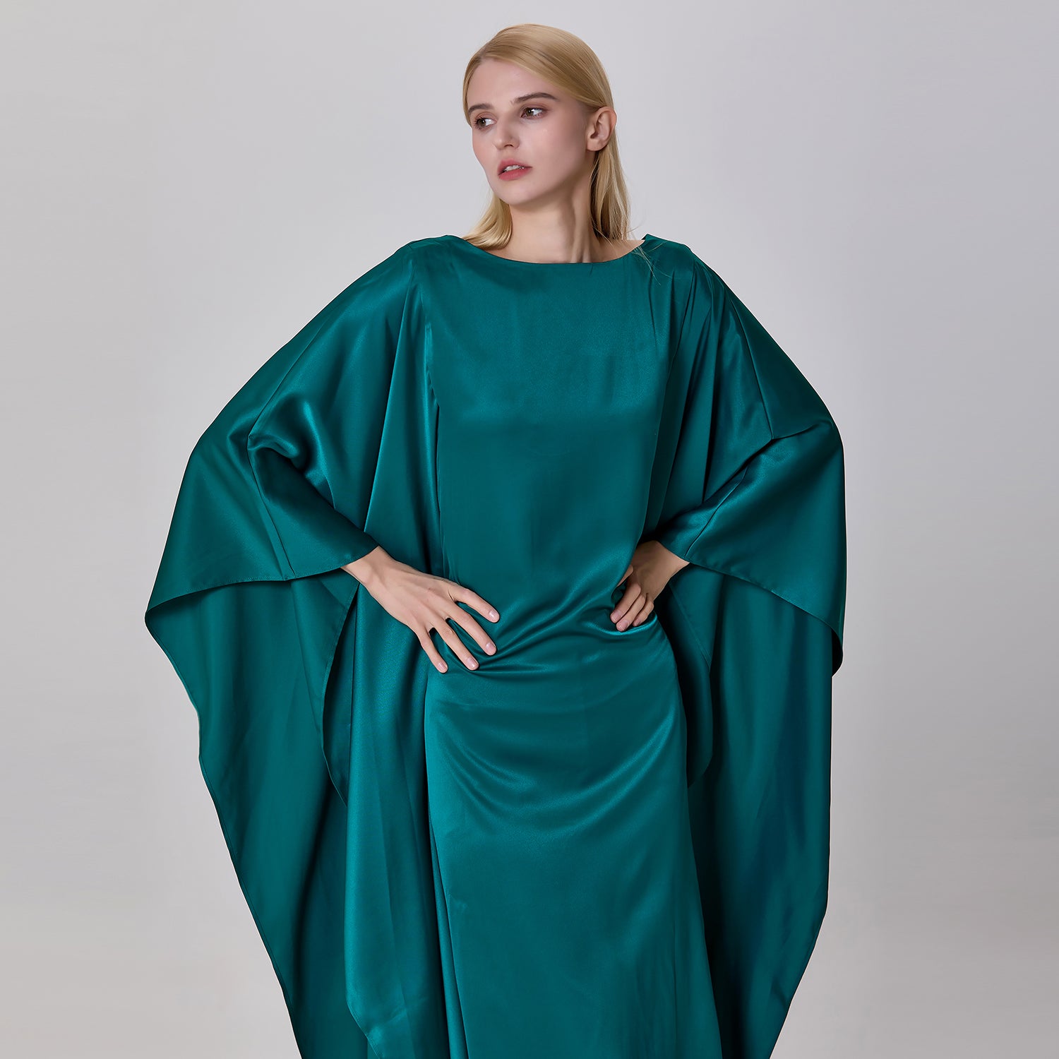 Robe longue caftan en satin