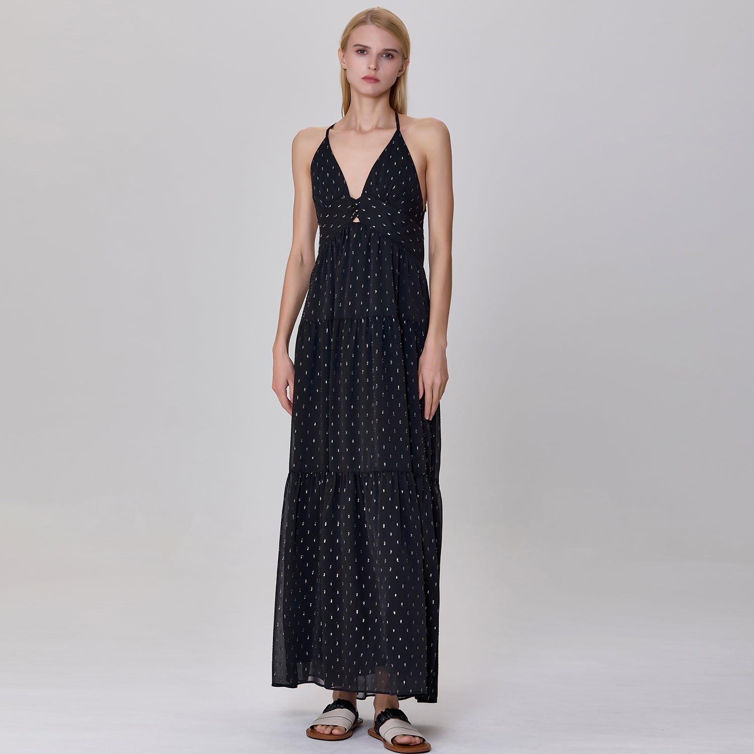 Robe longue dos nu à bretelles et empiècements évasés
