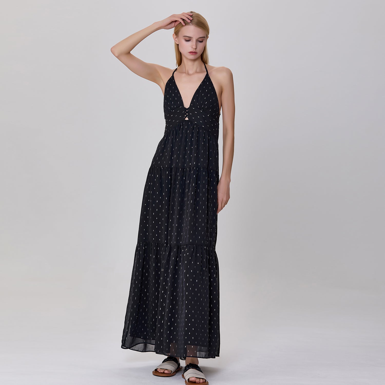 Robe longue dos nu à bretelles et empiècements évasés