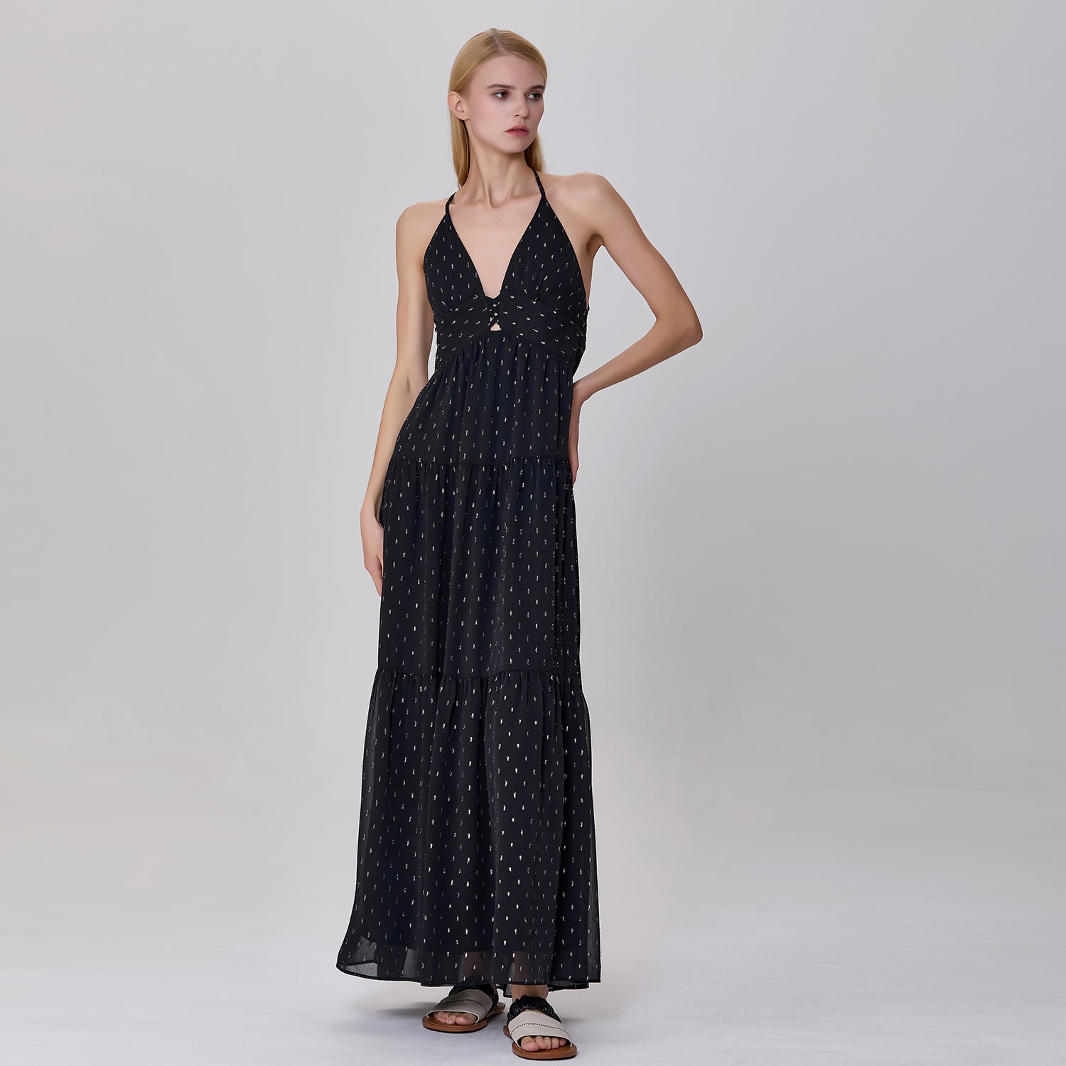 Robe longue dos nu à bretelles et empiècements évasés