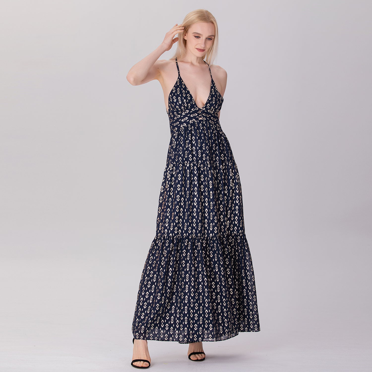 Robe longue dos nu à bretelles et empiècements évasés