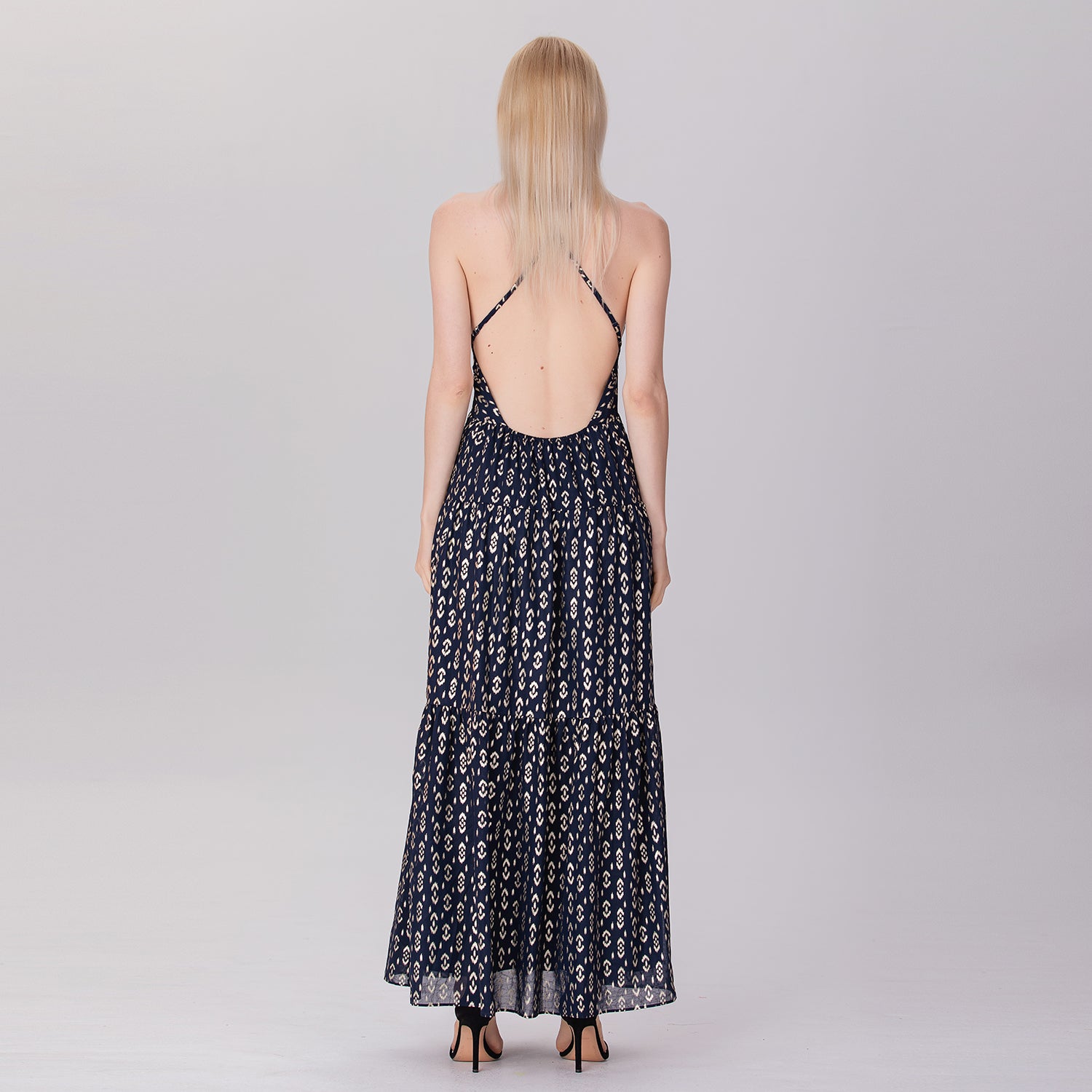 Robe longue dos nu à bretelles et empiècements évasés