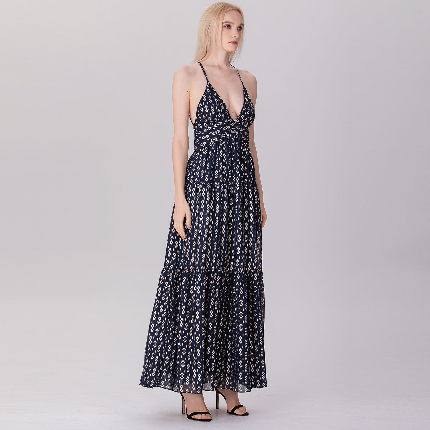 Robe longue dos nu à bretelles et empiècements évasés