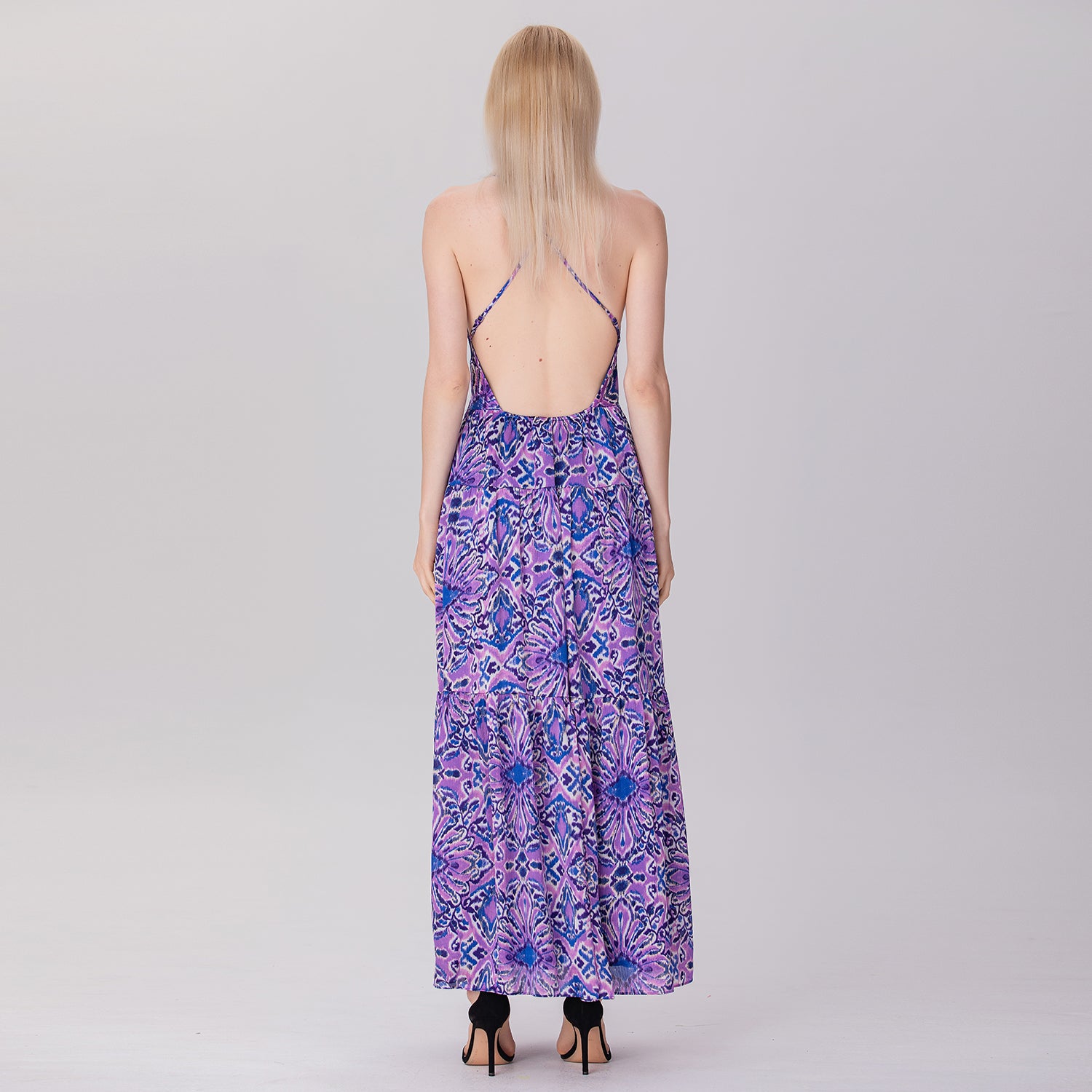 Robe longue dos nu à bretelles et empiècements évasés