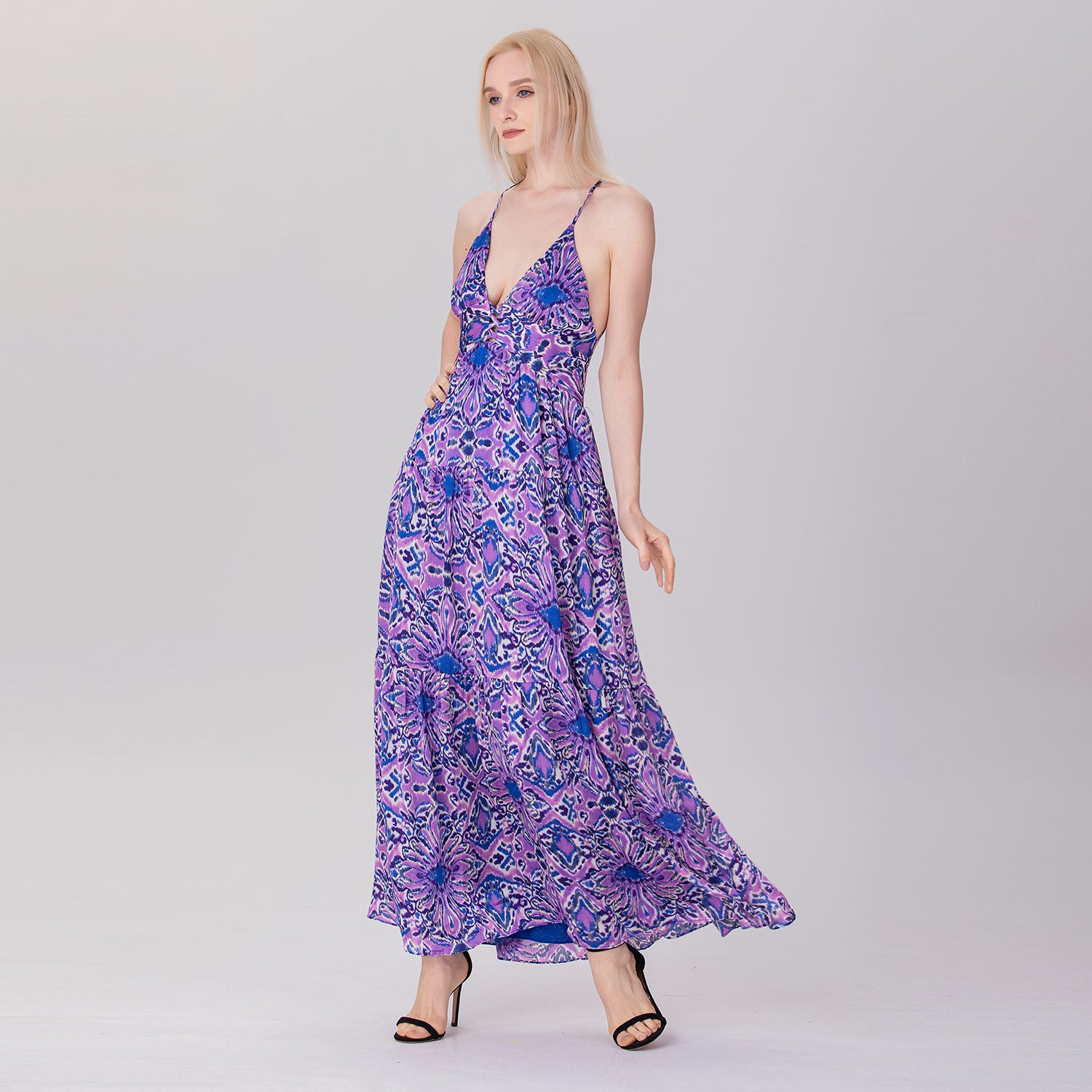 Robe longue dos nu à bretelles et empiècements évasés