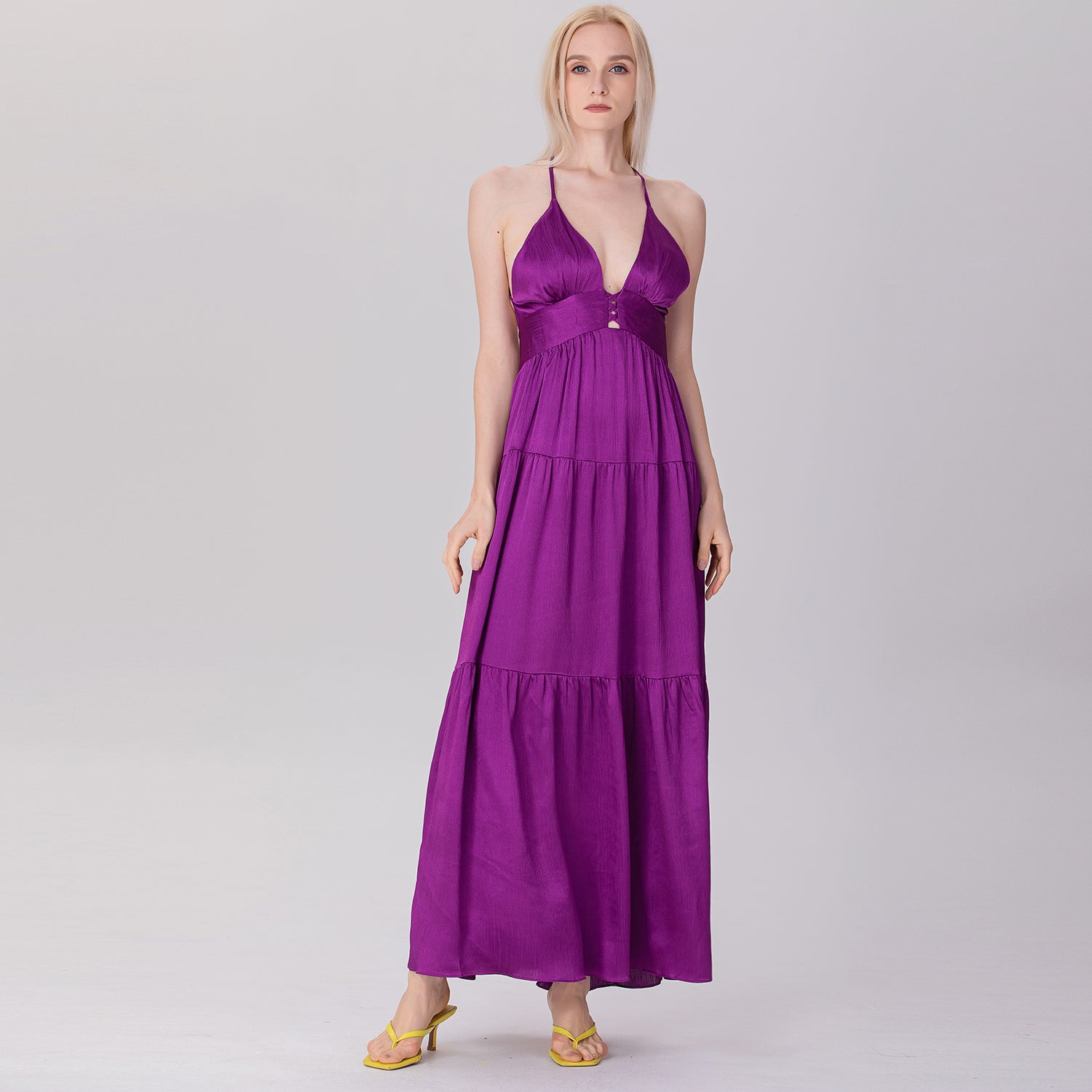 Robe longue dos nu à bretelles et empiècements évasés
