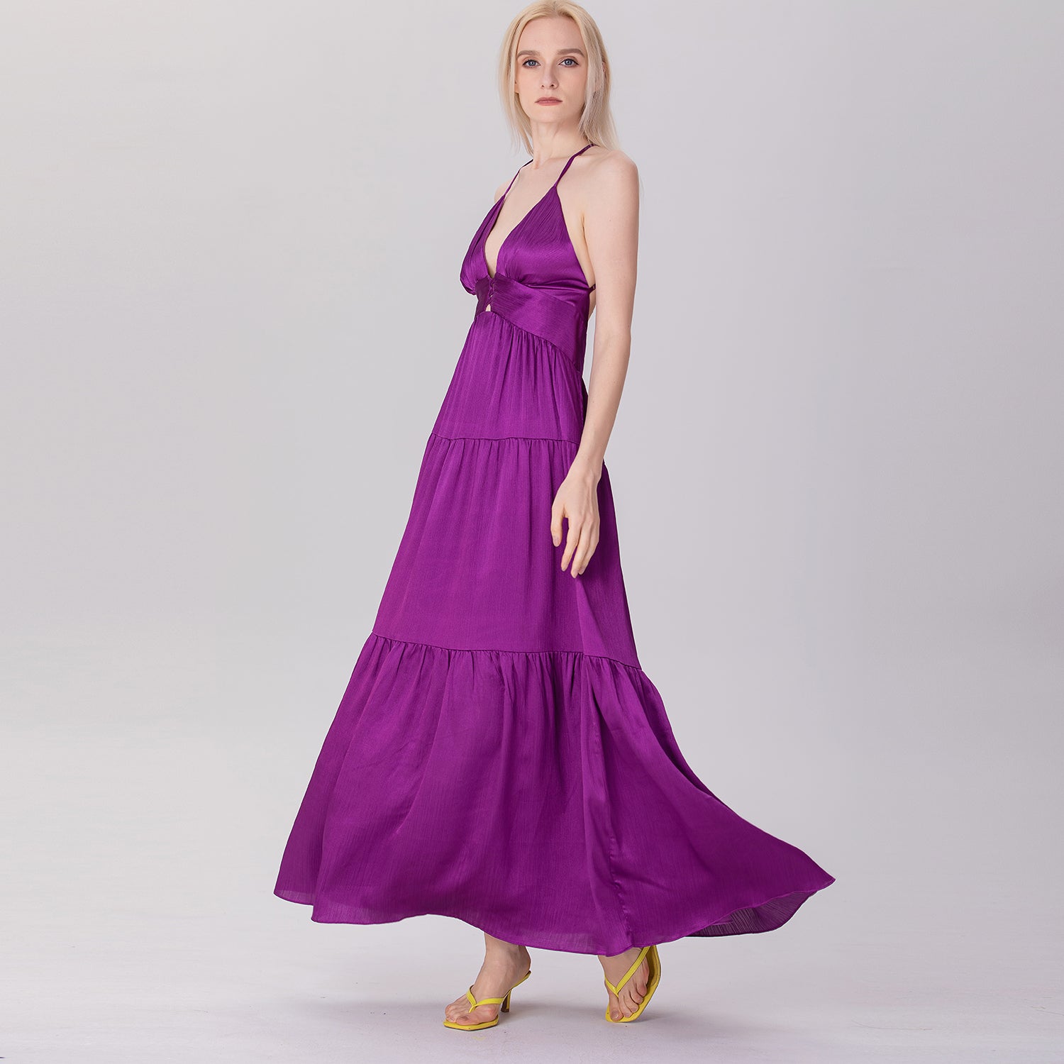 Robe longue dos nu à bretelles et empiècements évasés